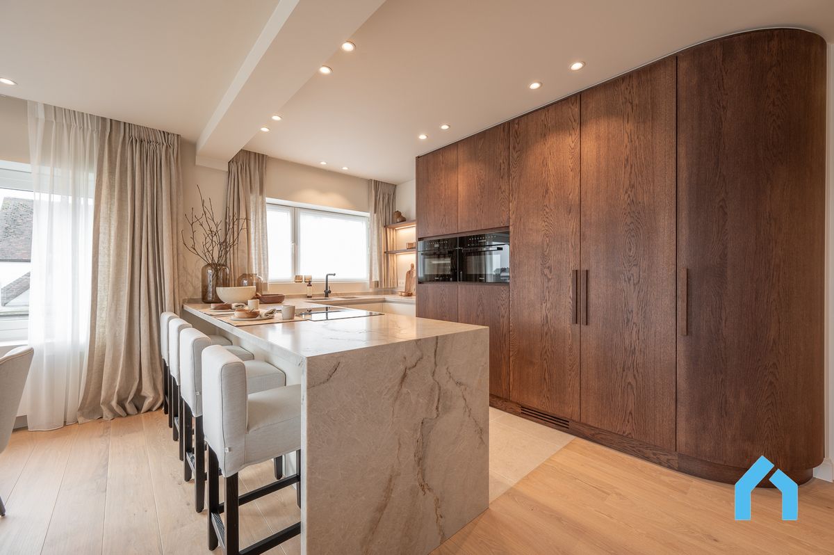 Uniek gerenoveerd hoekappartement met drieslaapkamers en open zicht over de charmante villa's van Duinbergen foto 4