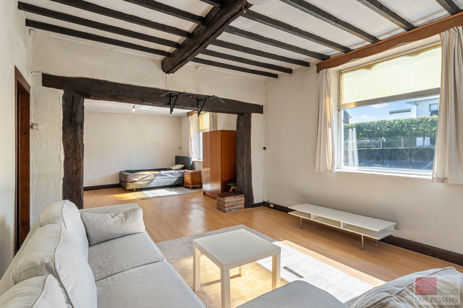 Charmante renovatiewoning met authentieke details en karaktervolle gevel. foto 5