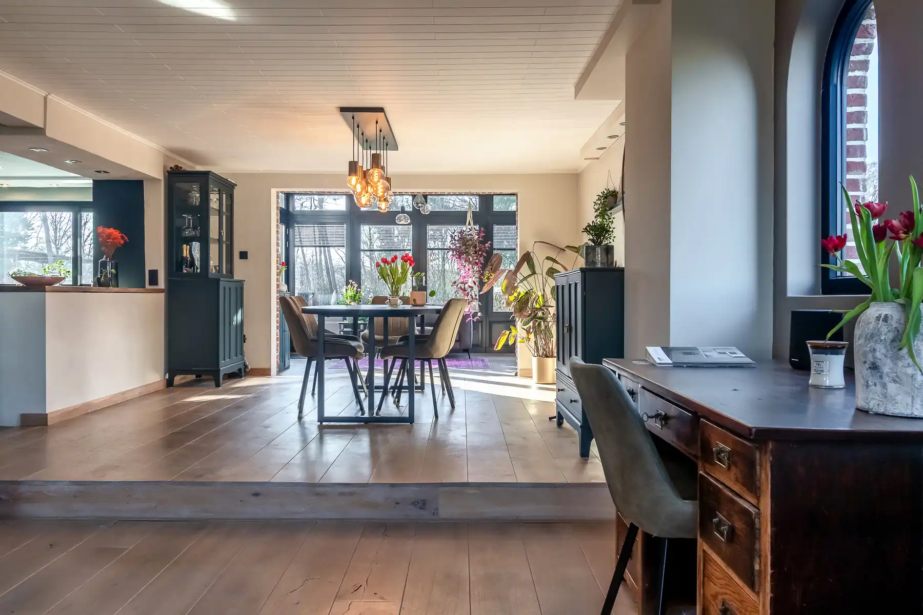 Instapklare woning met 4 slaapkamers op zuid-gericht perceel foto 7