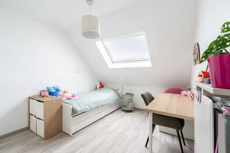 Halfopen bebouwing met praktische indeling in rustige woonwijk foto 14