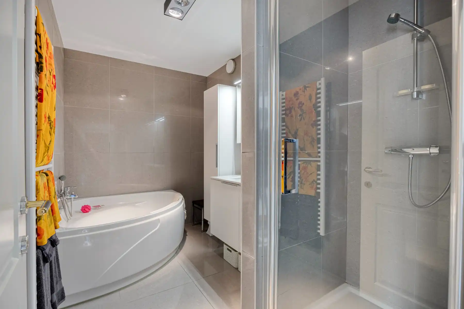 Mooi appartement met tijdloze architectuur in nieuwstaat foto 15