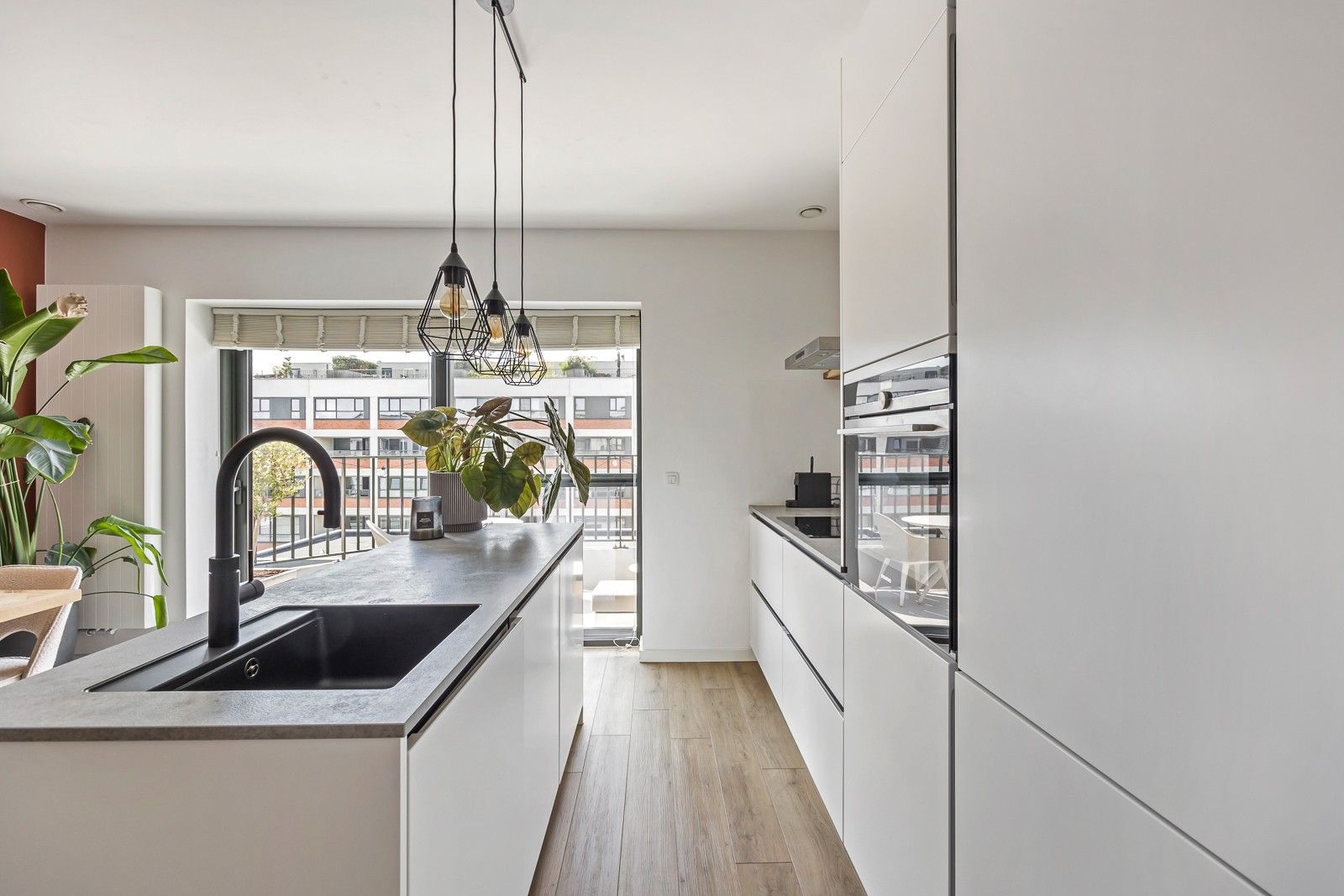 Compleet appartement met 2 slaapkamers, terras, kelder en parking. foto 5