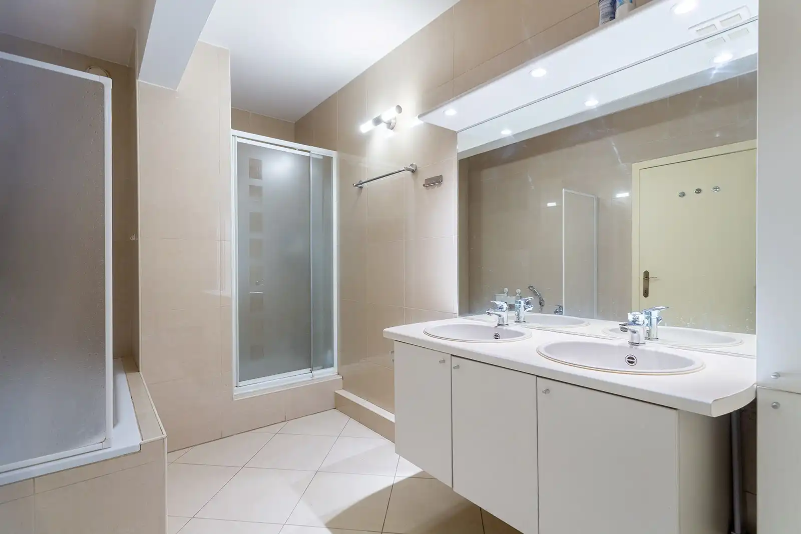 Uiterst ruim vierslaapkamer appartement tussen het Stadspark en de Theaterbuurt!  foto 22