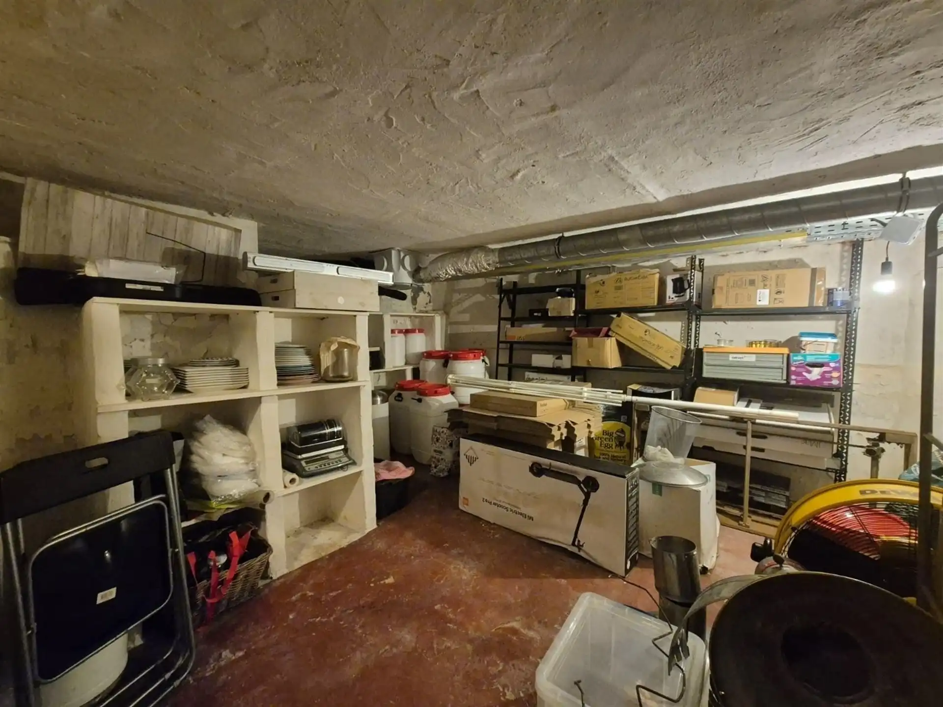 Gelijkvloerse kantoorruimte met kelder en terras. foto 25