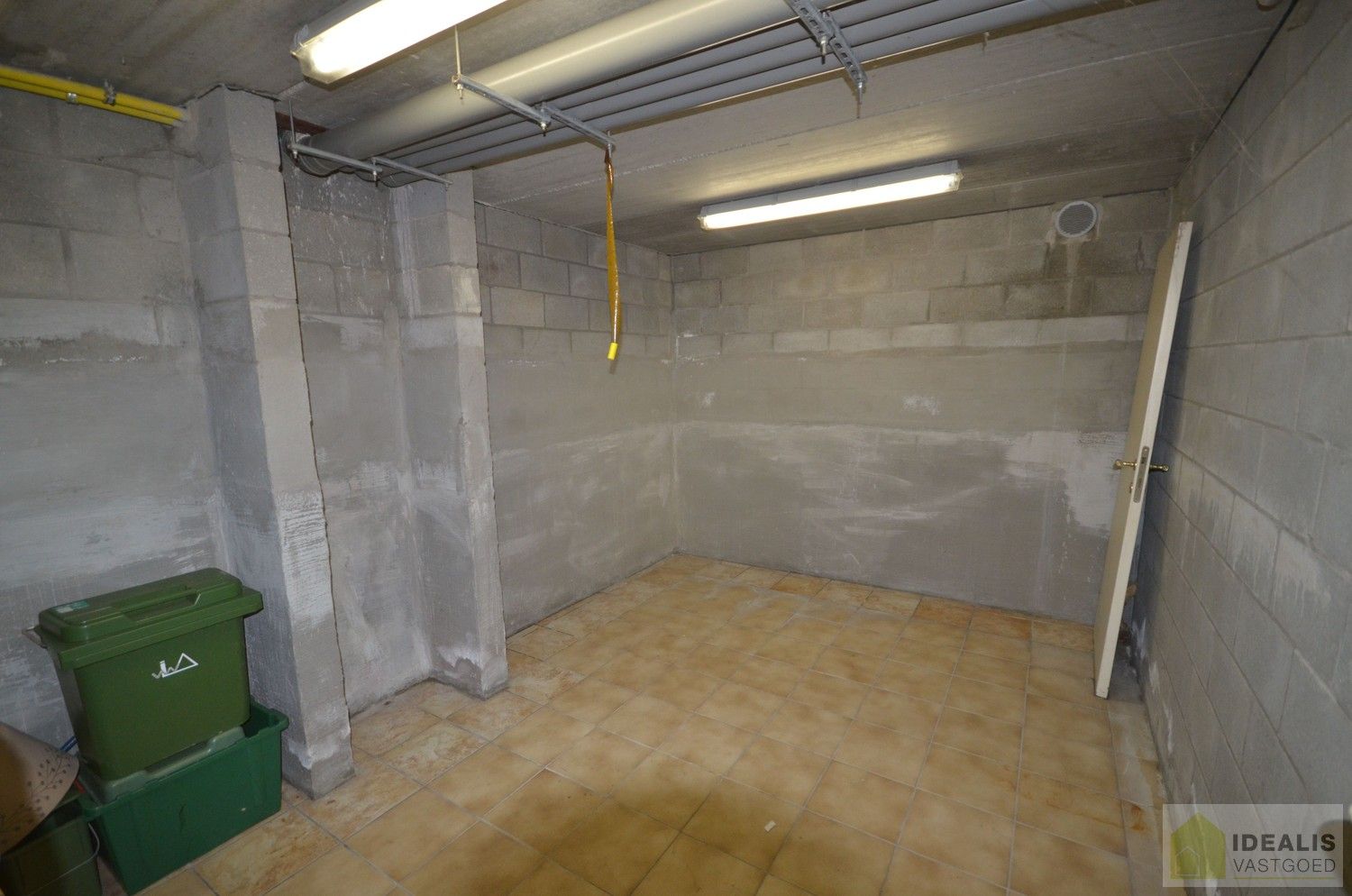 IDEALIS VASTGOED – KNAP GERENOVEERD DAKAPPARTEMENT MET 1 SLAAPKAMER, AANGENAME LEEFRUIMTE EN EXTRA BERGRUIMTE. Zeer geschikt voor kandidaten op zoek naar betaalbare woonruimte vlak bij de stadskern van Bree! foto 10