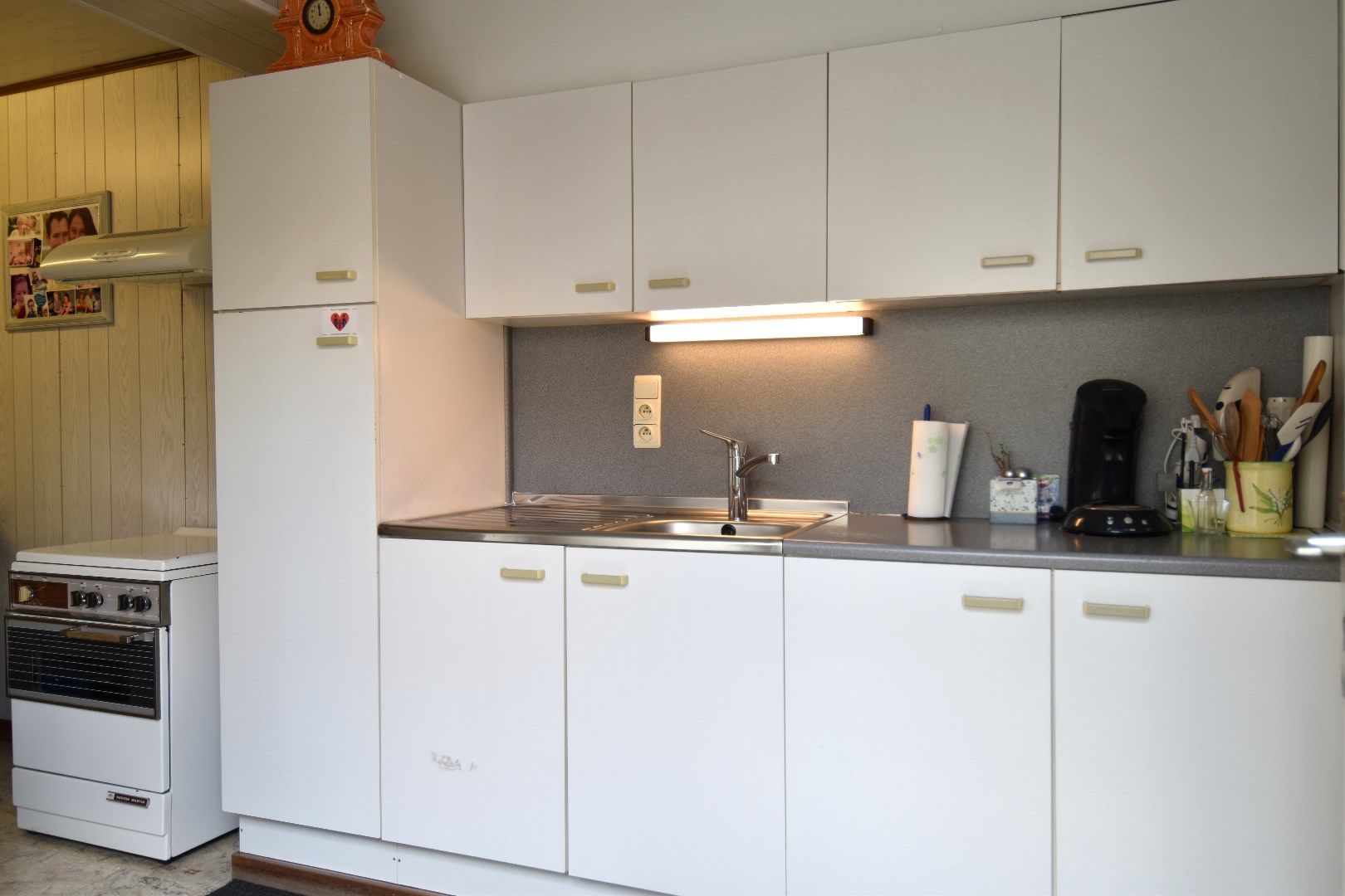 Ruime tussenwoning met 3 slaapkamers (mogelijkheid tot meer!), garage en tuin te koop in Gullegem foto 5