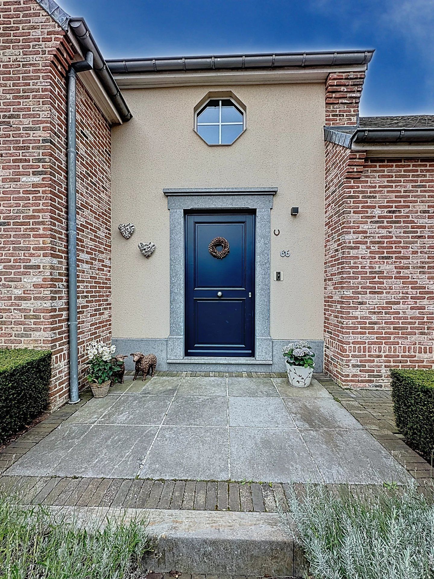 Prachtige landelijke gelegen vrijstaande woning uit 2001, gelegen op een perceel van 16a 43ca. Deze woning biedt comfort, ruimte en privacy met hoogwaardige afwerking en moderne gemakken. foto 44