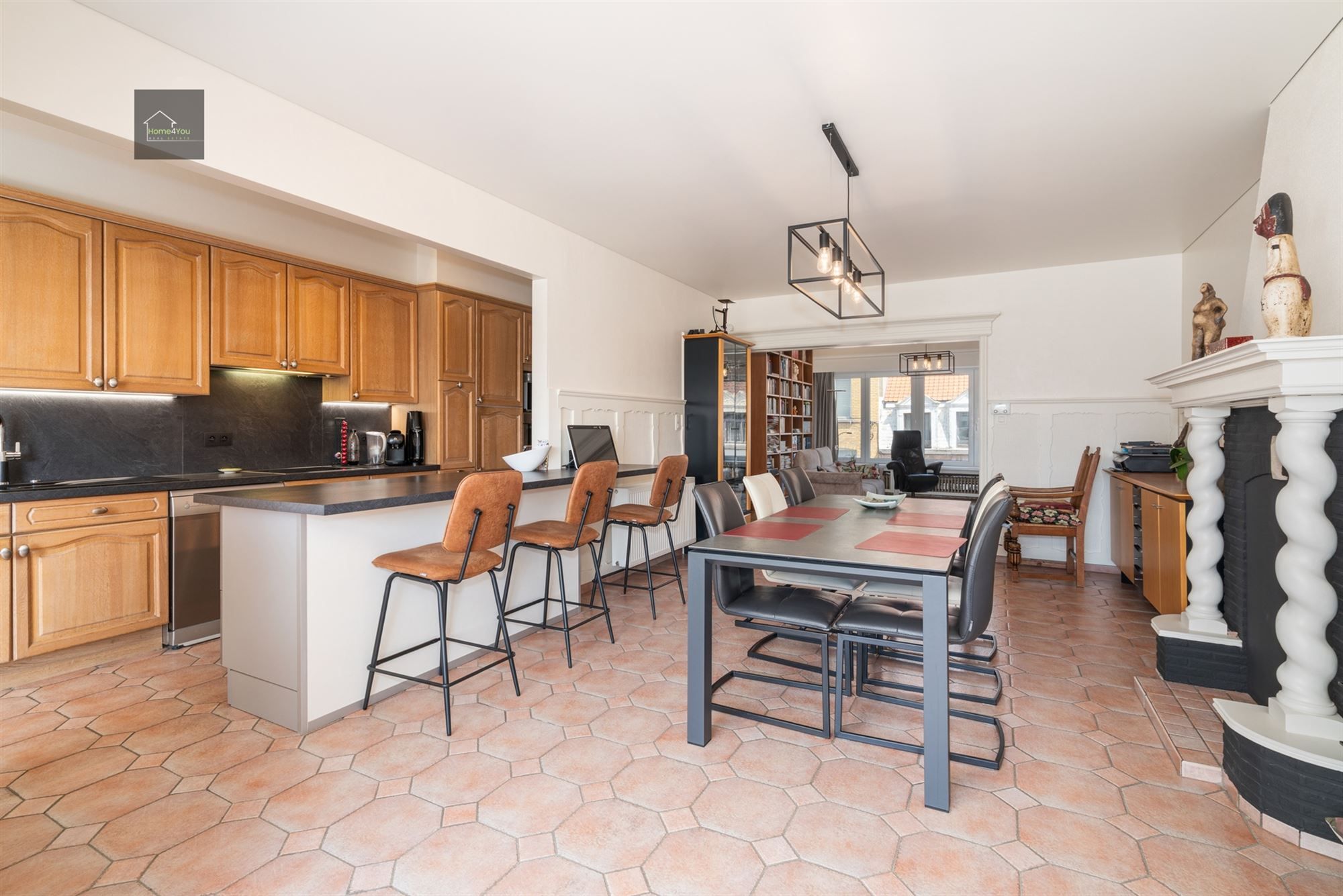 Ruim instapklaar appartement met groot Zuid-gericht terras! foto 11