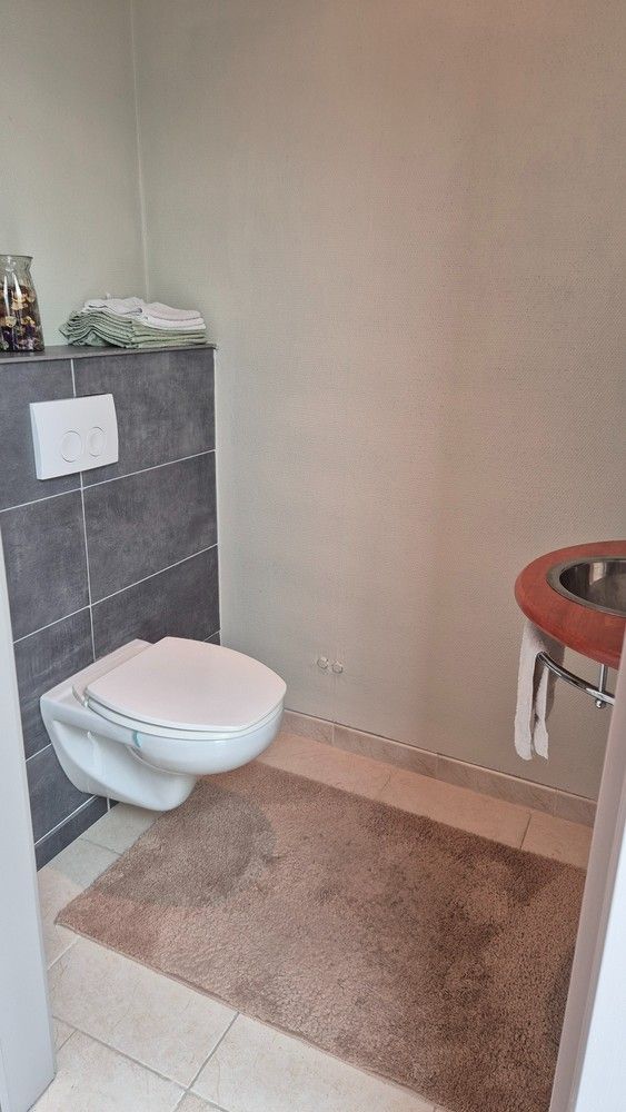 Instapklare gelijkvloerse parel met zwembad, zonnepanelen en ruimte voor zorg of professionele invulling foto 5