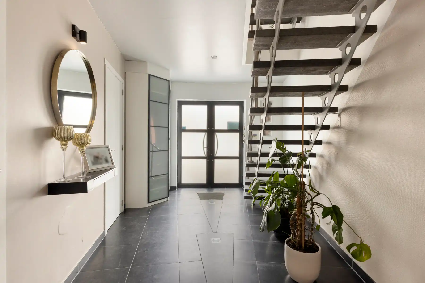 TE KOOP - Villa met 5 slaapkamers en 2 badkamers uit 2001 foto 9