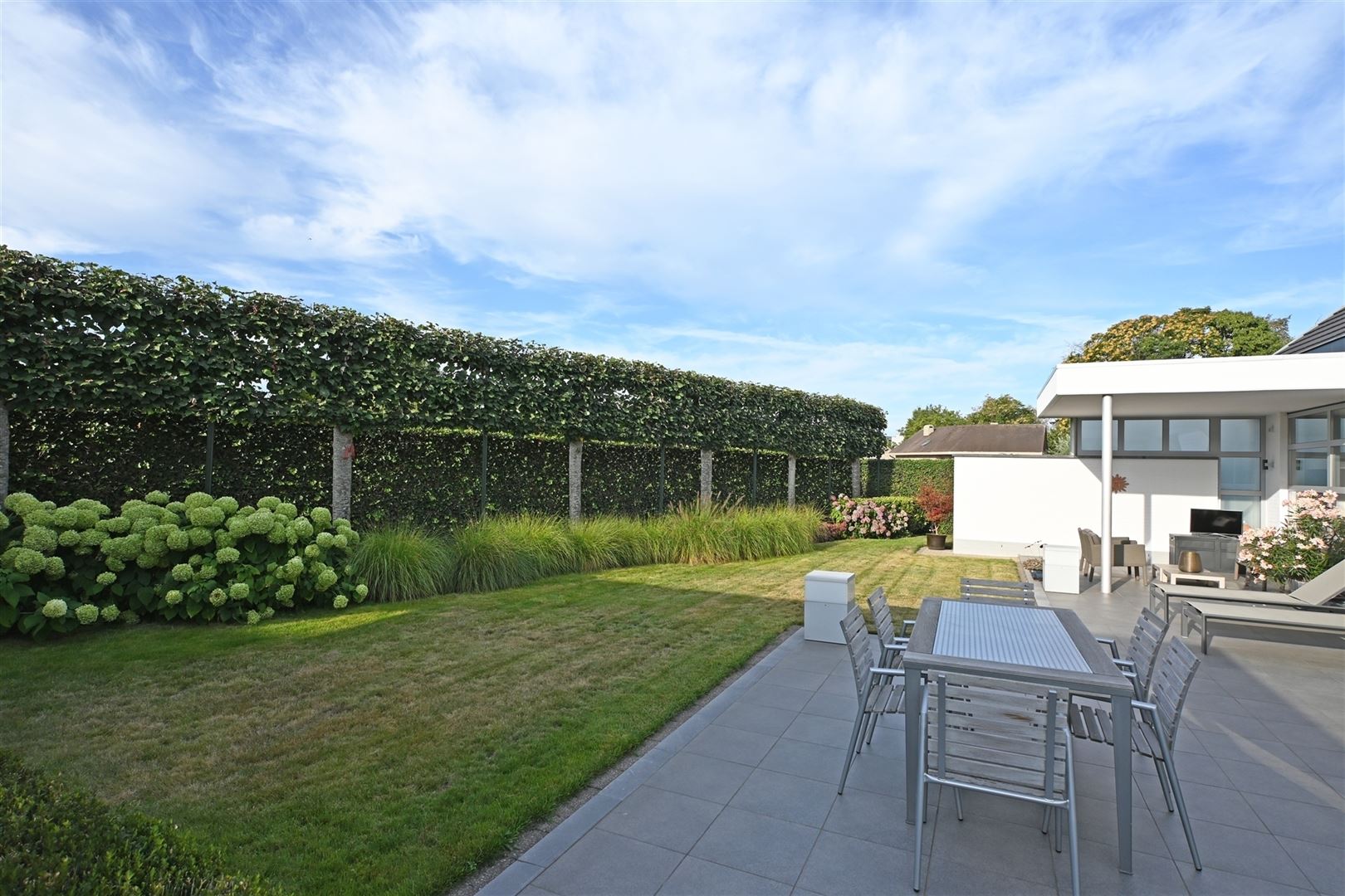 Goed onderhouden villa nabij het centrum foto 25