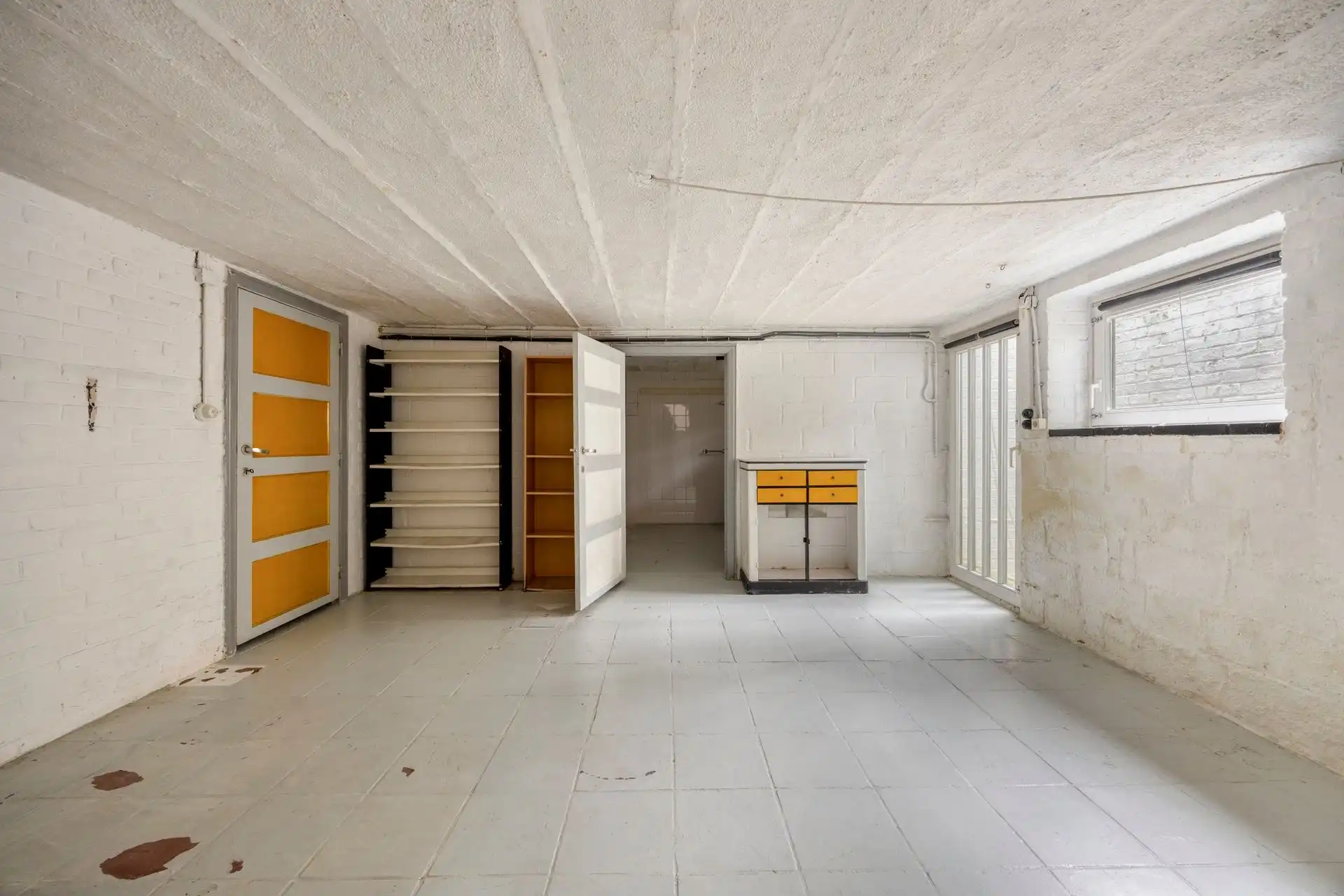 Ruime villa te moderniseren op rustige locatie foto 21