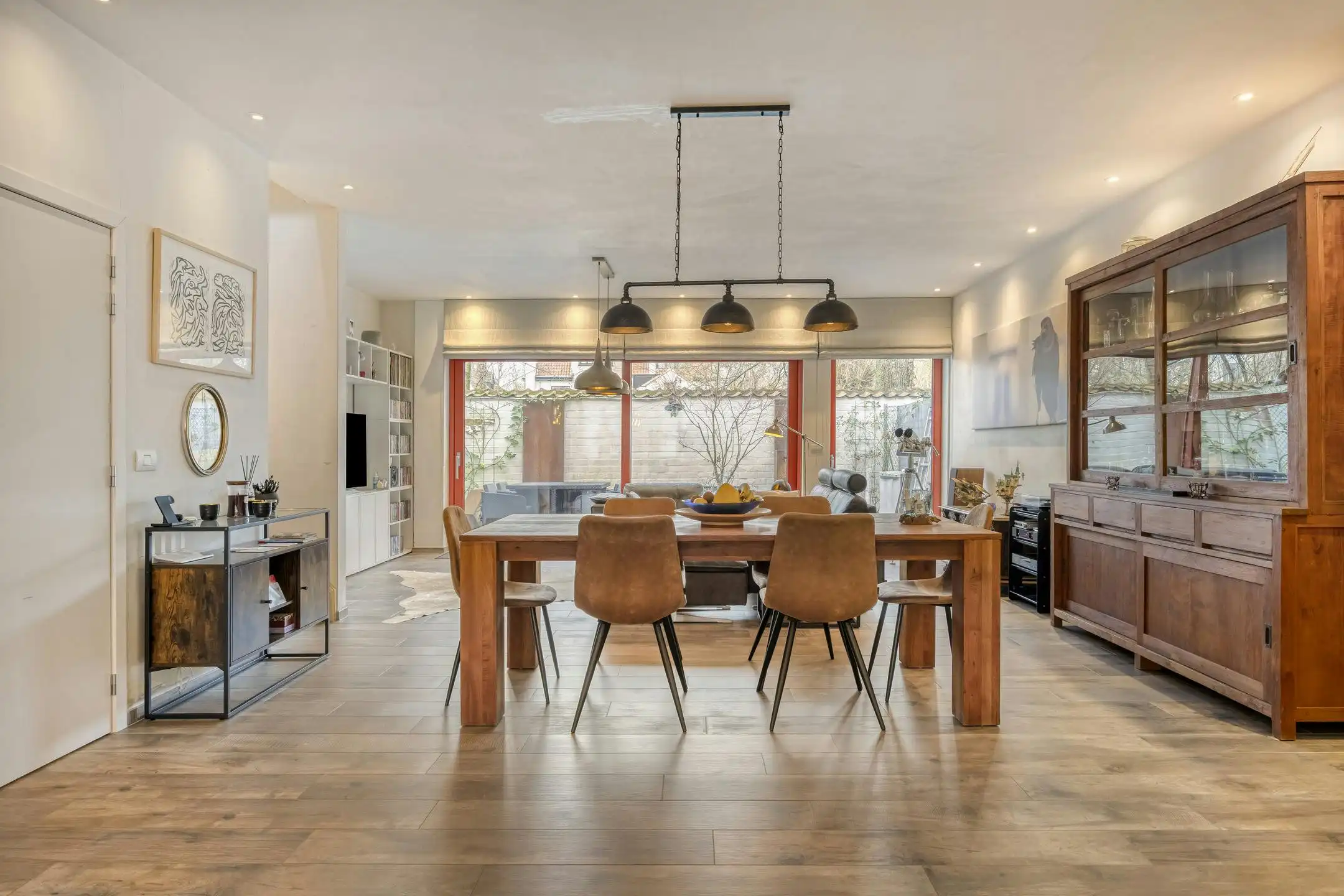 Uitgeruste herenwoning met 3 slaapkamers in de Brugse stad foto 2