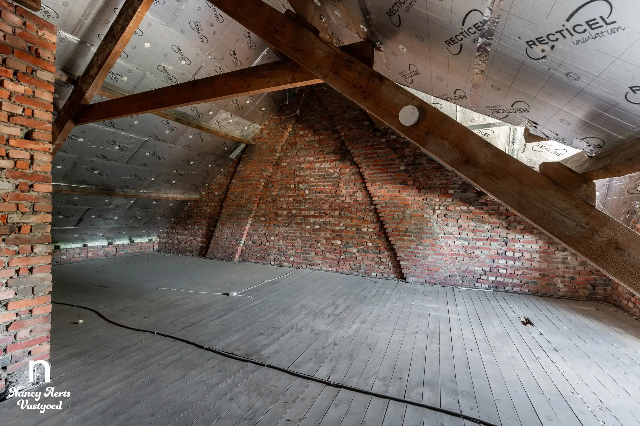Karaktervolle renovatiewoning met tuin veel potentieel foto 21