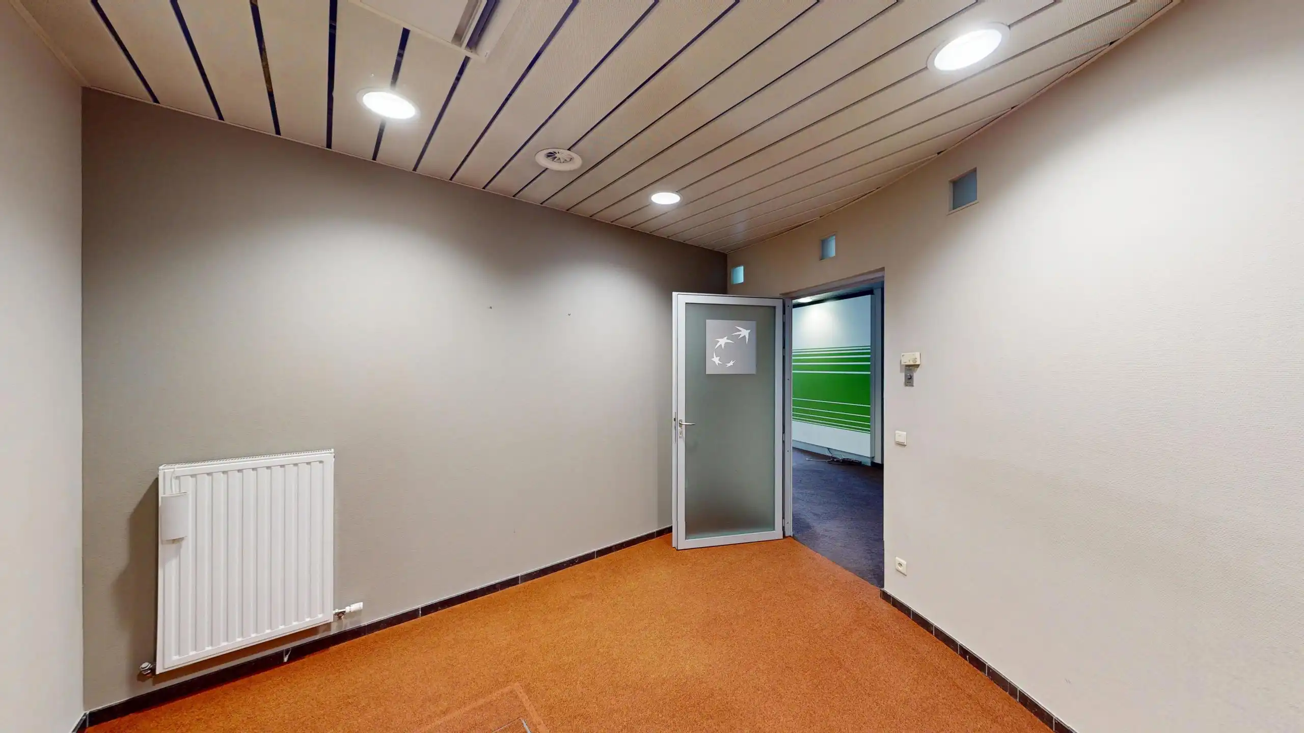 Zeer ruim kantoor op commerciële locatie in centrum Beringen foto 36