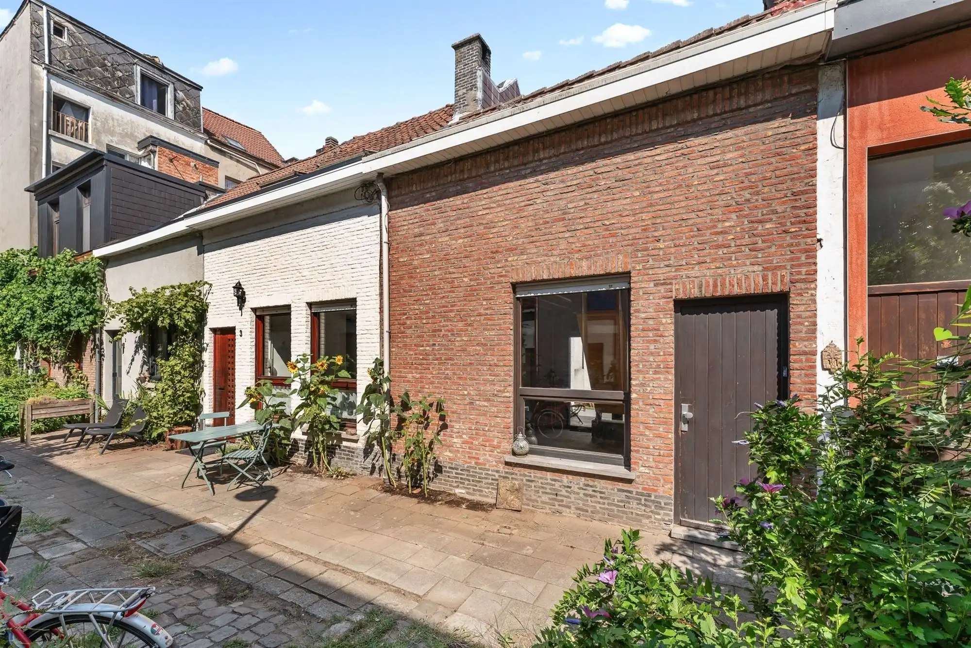 Steegwoning met naastliggend atelier/opslagplaats foto 27