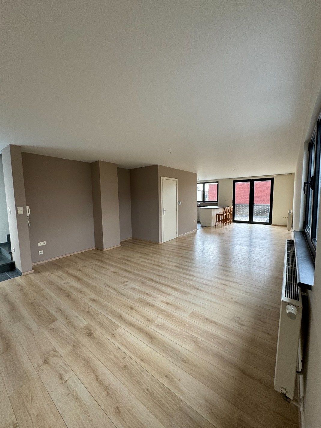 Duplex appartement met 3 slaapkamers en 2 autostaanplaatsen in hartje Beringen foto 3