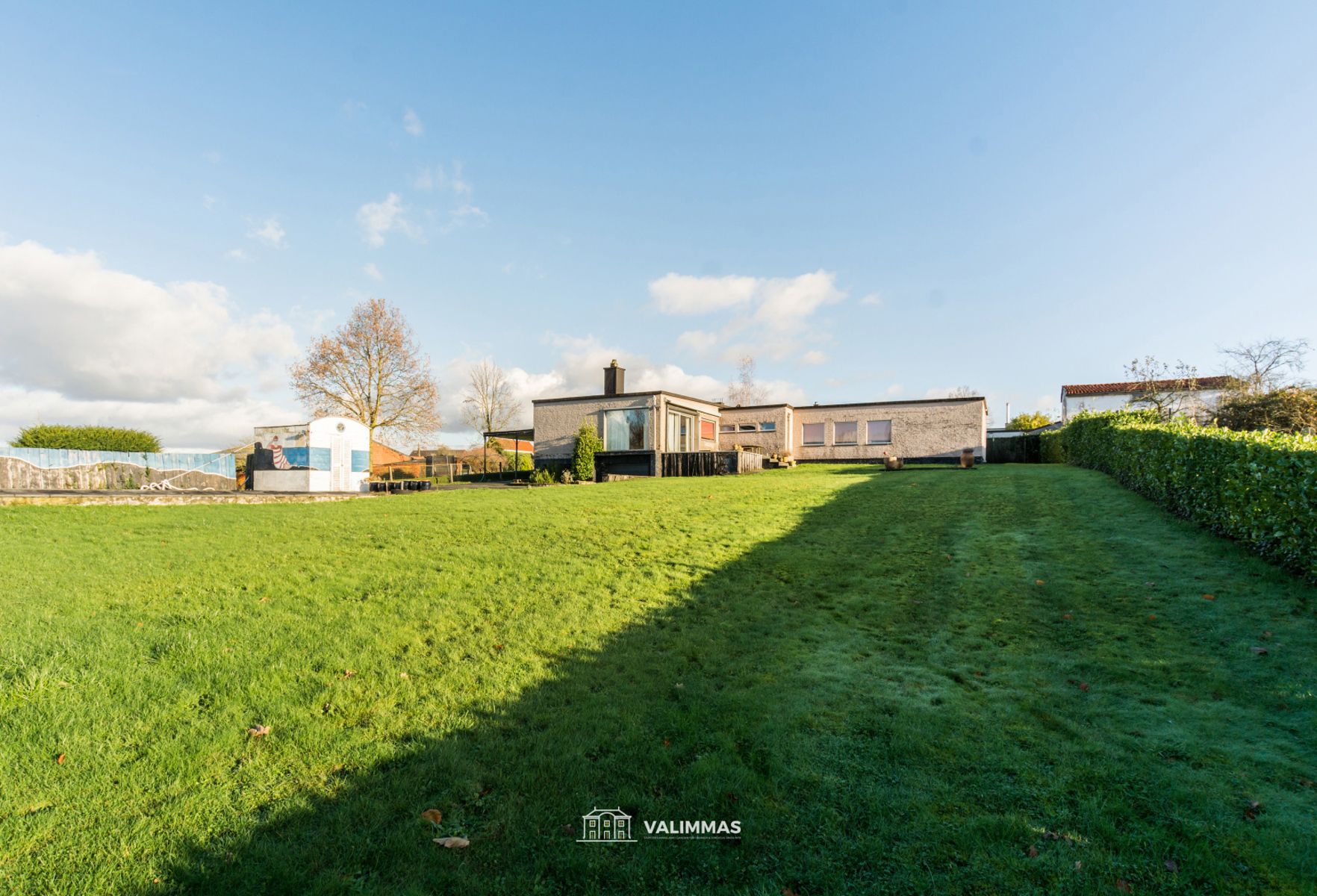 Uniek gelegen villa-bungalow met grote tuin en zwembad... foto 3