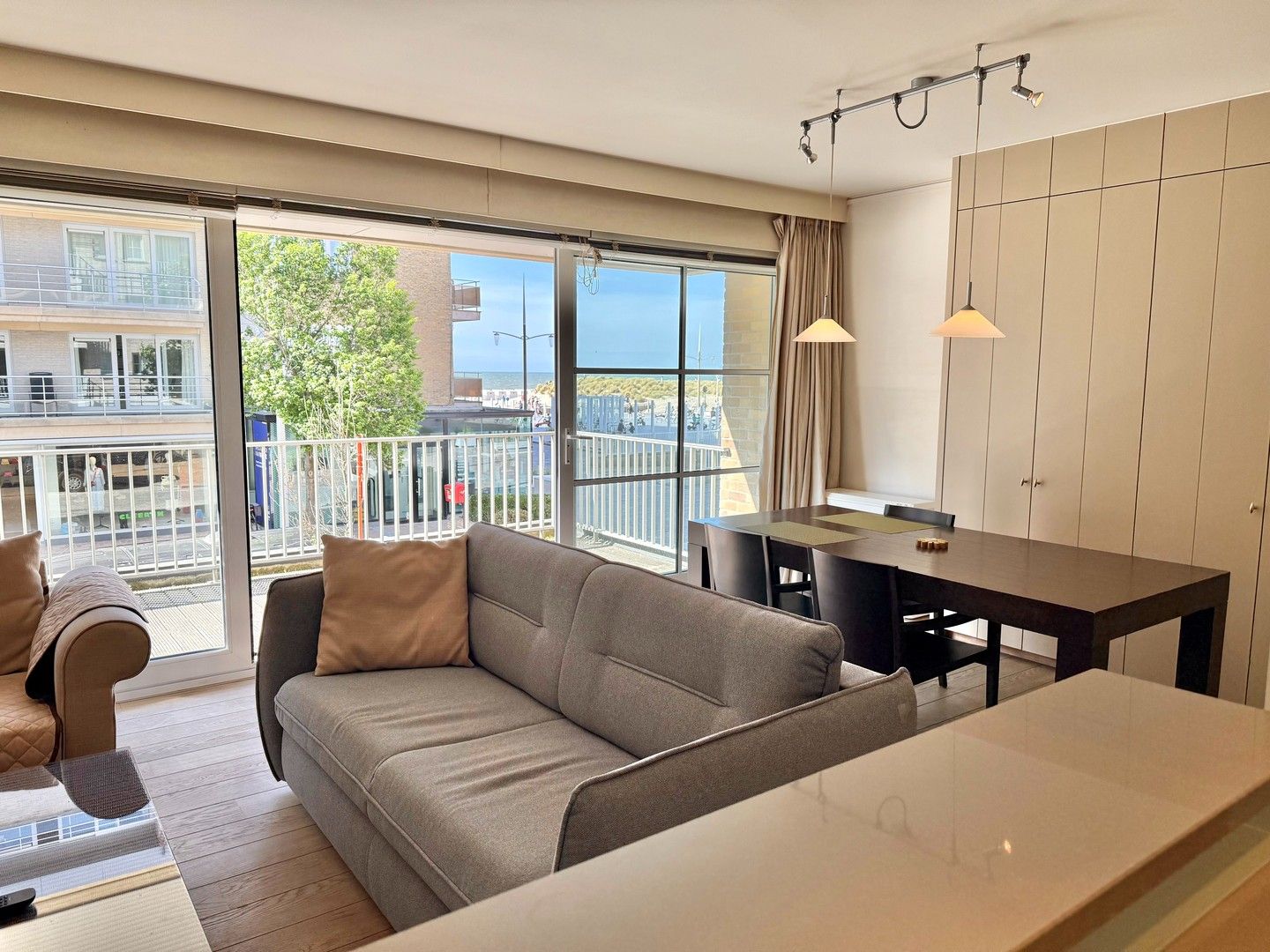 Mooi appartement met groot terras en zicht op zee. foto {{pictureIndex}}