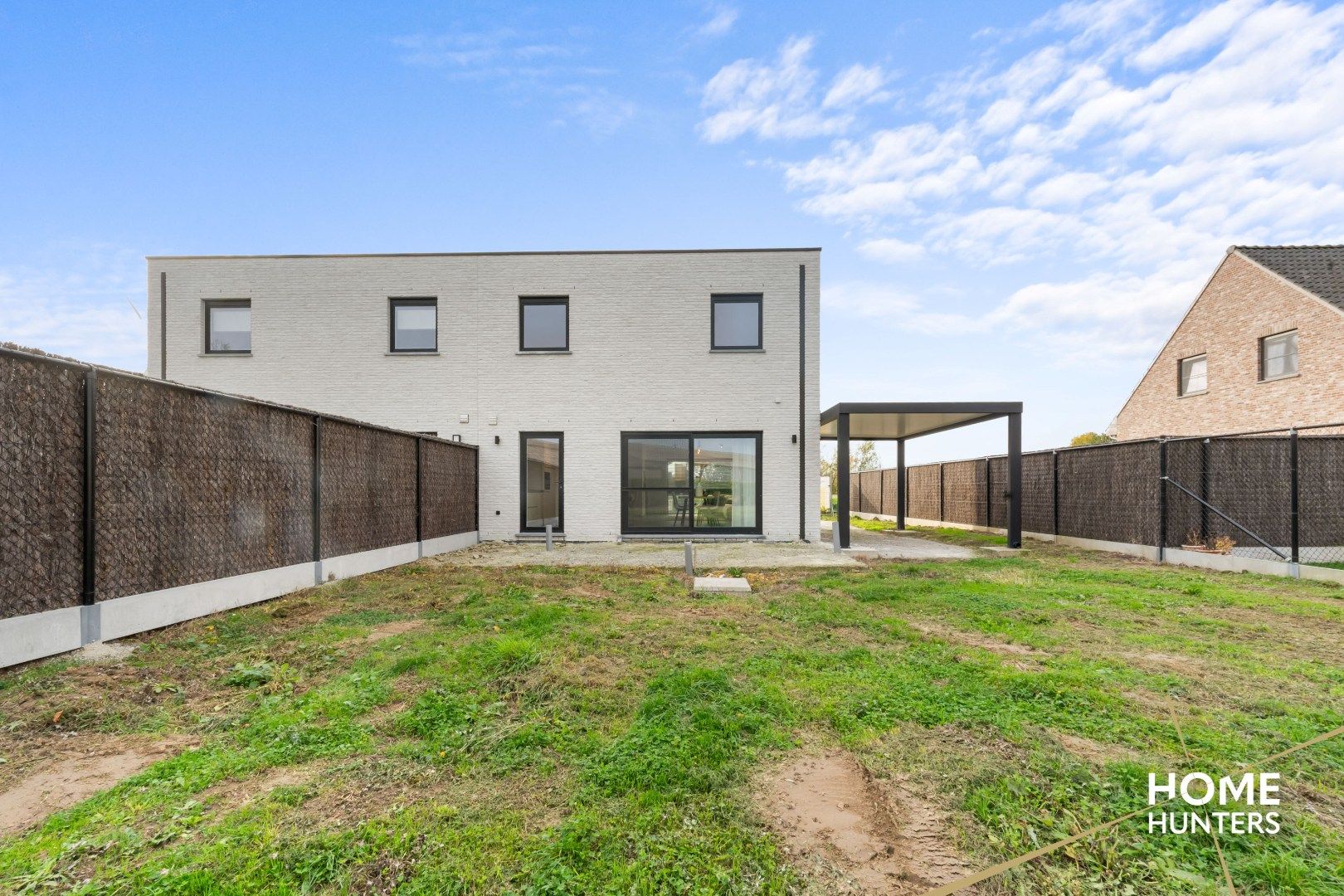 Luxueus afgewerkte halfopen nieuwbouwwoning met vergezichten foto 24