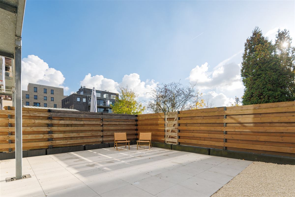 Luxueus gerenoveerd gelijkvloers appartement met 40m² terras foto 21