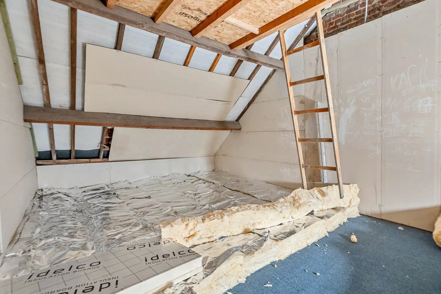 Goed gelegen rijwoning met 2 slaapkamers en een af te werken zolderruimte te Leuven! foto 17