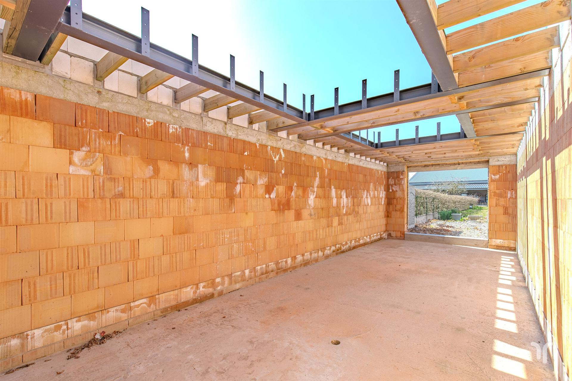 Ruime woning in heropbouw met nieuwe aanbouw. foto 5