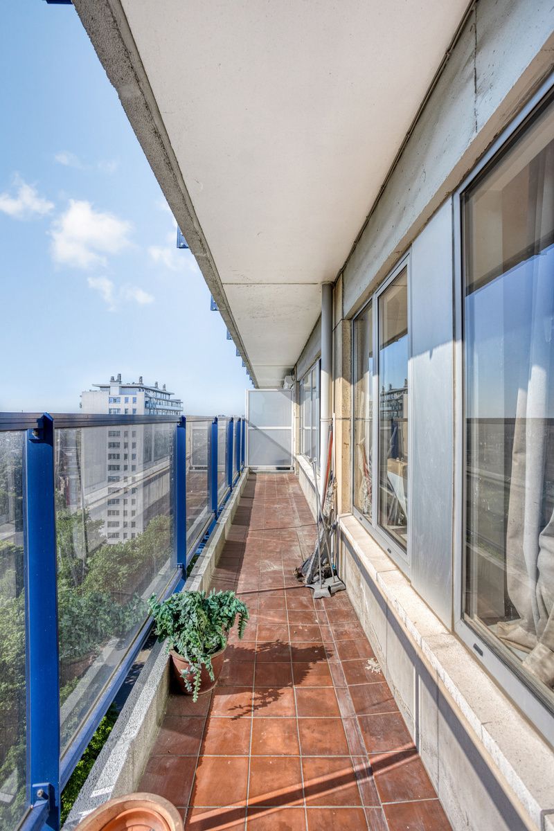 Goed gelegen appartement op het 13e verdiep foto 13