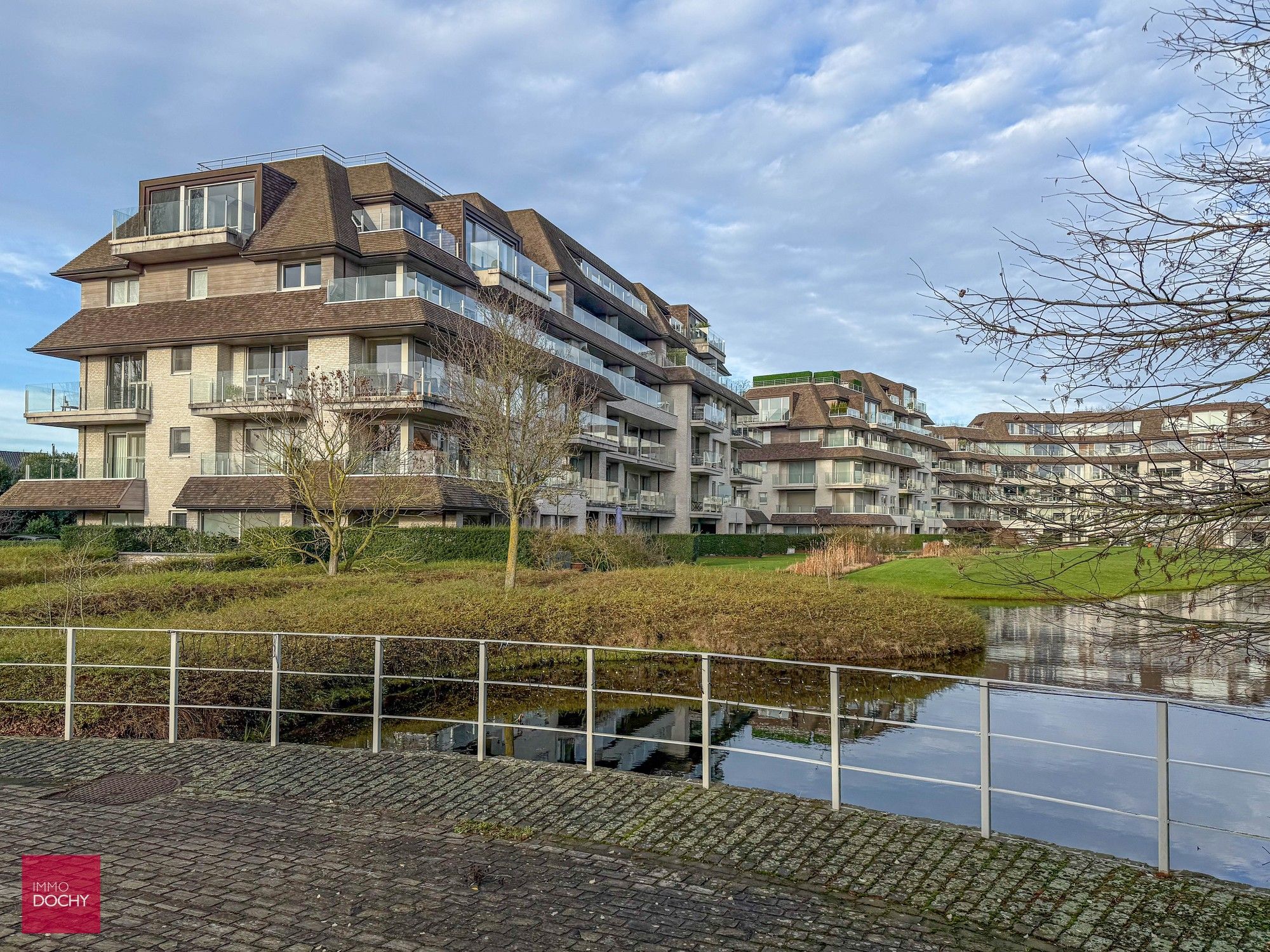 Ruime lichtrijke PENTHOUSE op privaat domein | De Steelander foto {{pictureIndex}}