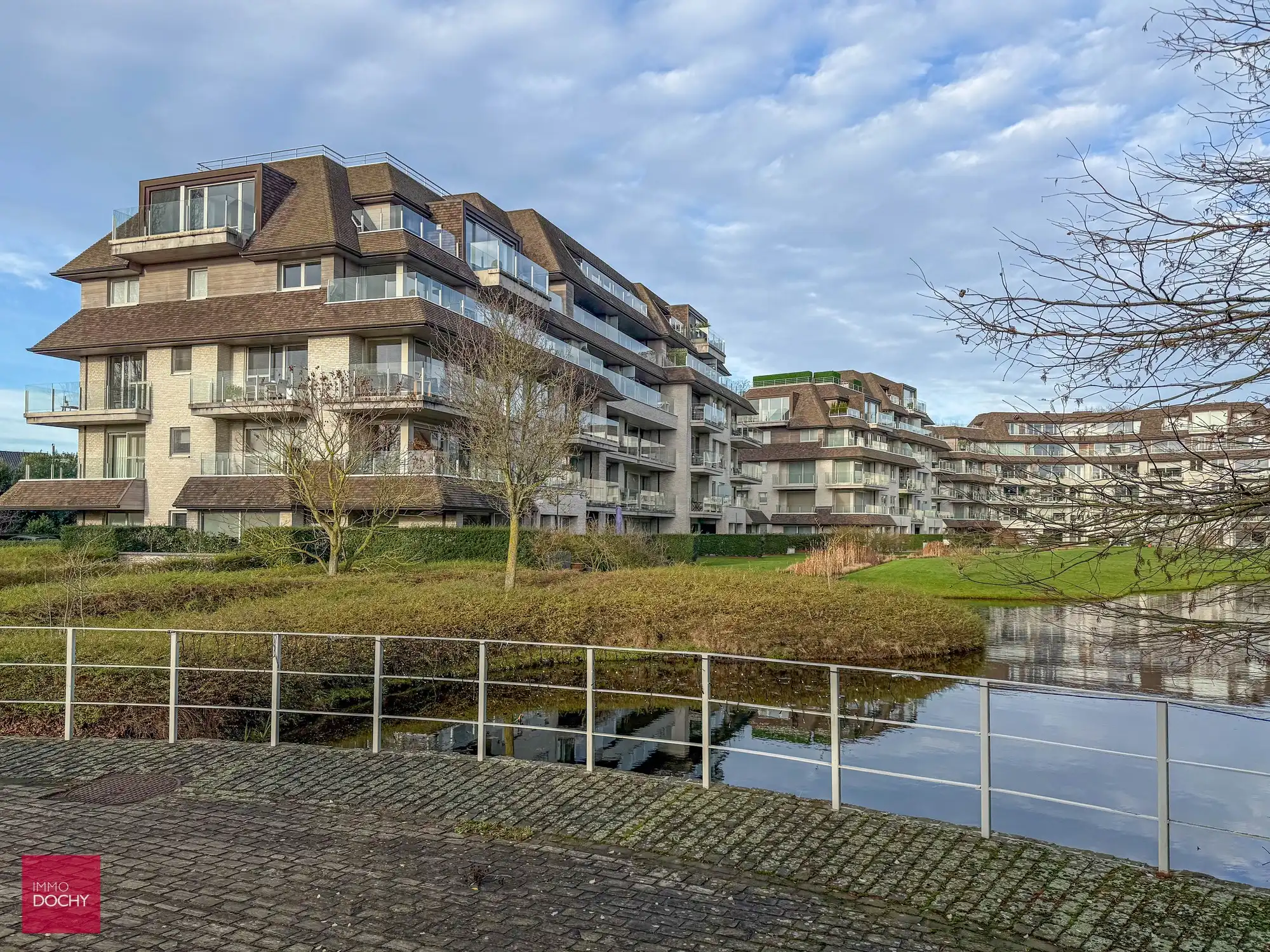 Ruime lichtrijke PENTHOUSE op privaat domein | De Steelander foto {{pictureIndex}}