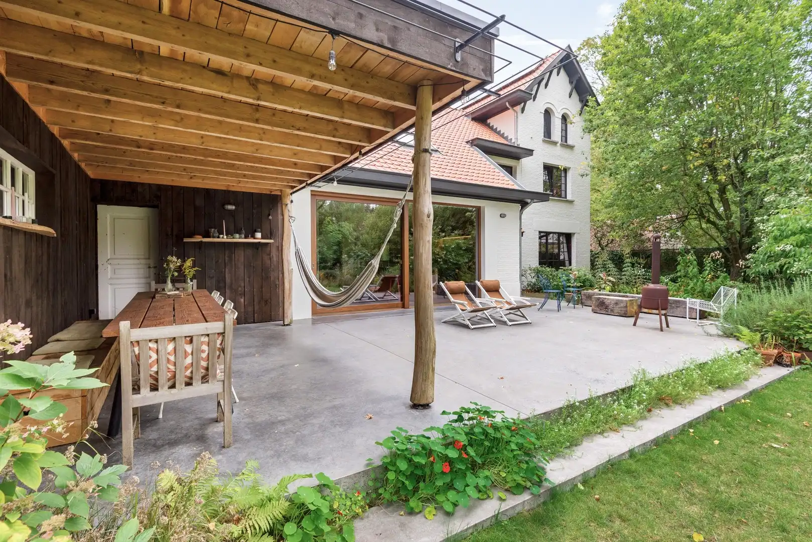 Stijlvolle, vrijstaande villa met zonnige tuin en zwemvijver foto 16