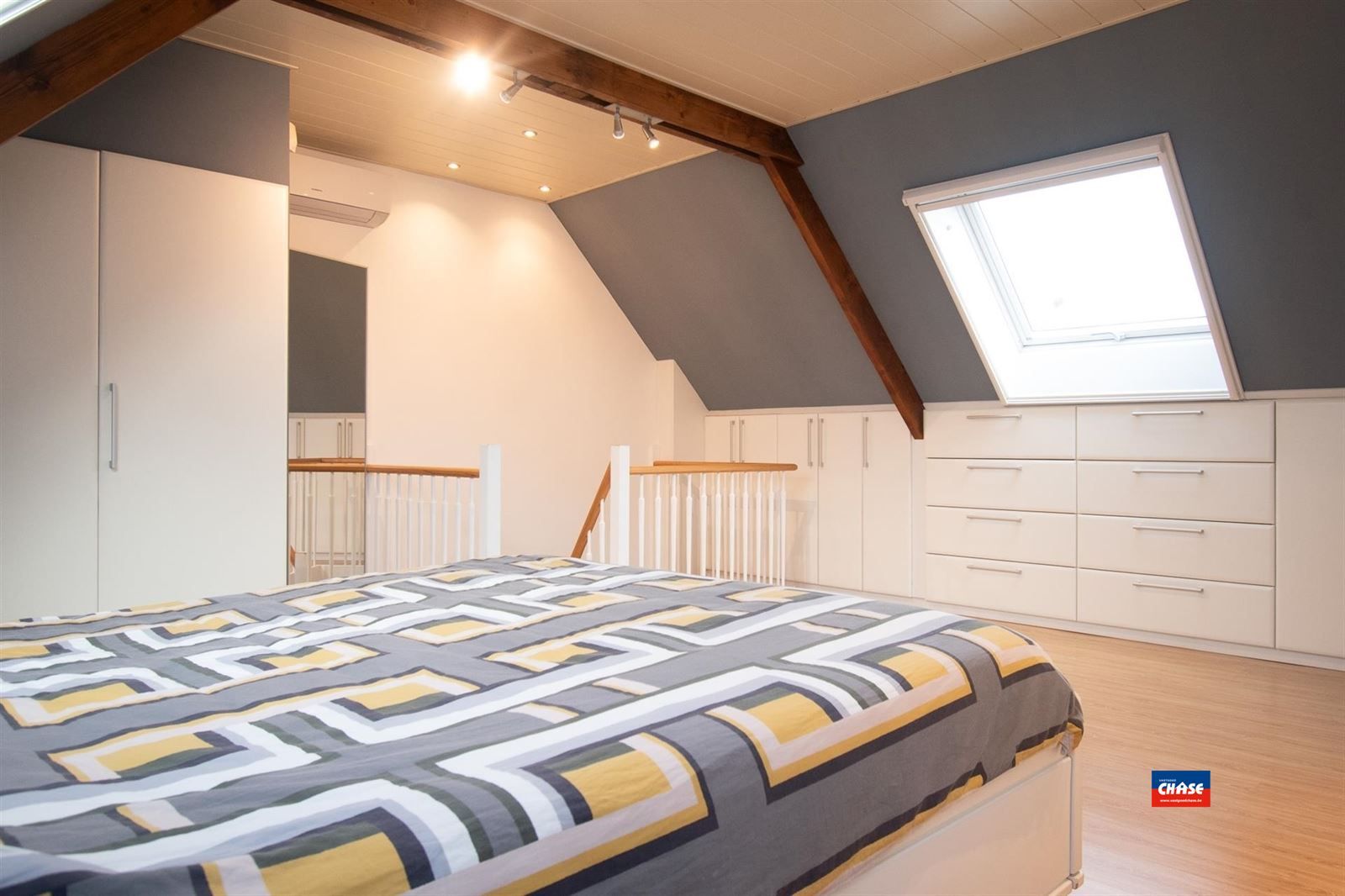 Prachtig gerenoveerde gezinswoning met zonnepanelen foto 20