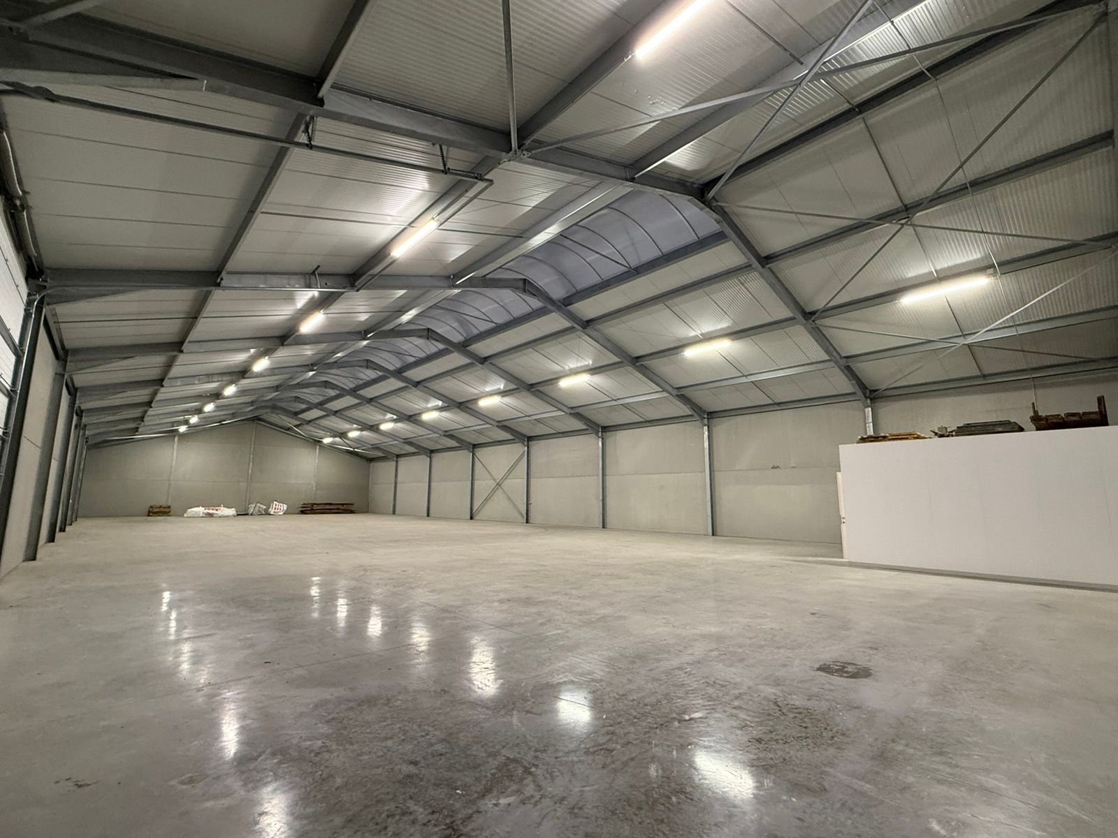 Nieuwe opslagruimte van 940m² te huur in Lichtervelde foto 3