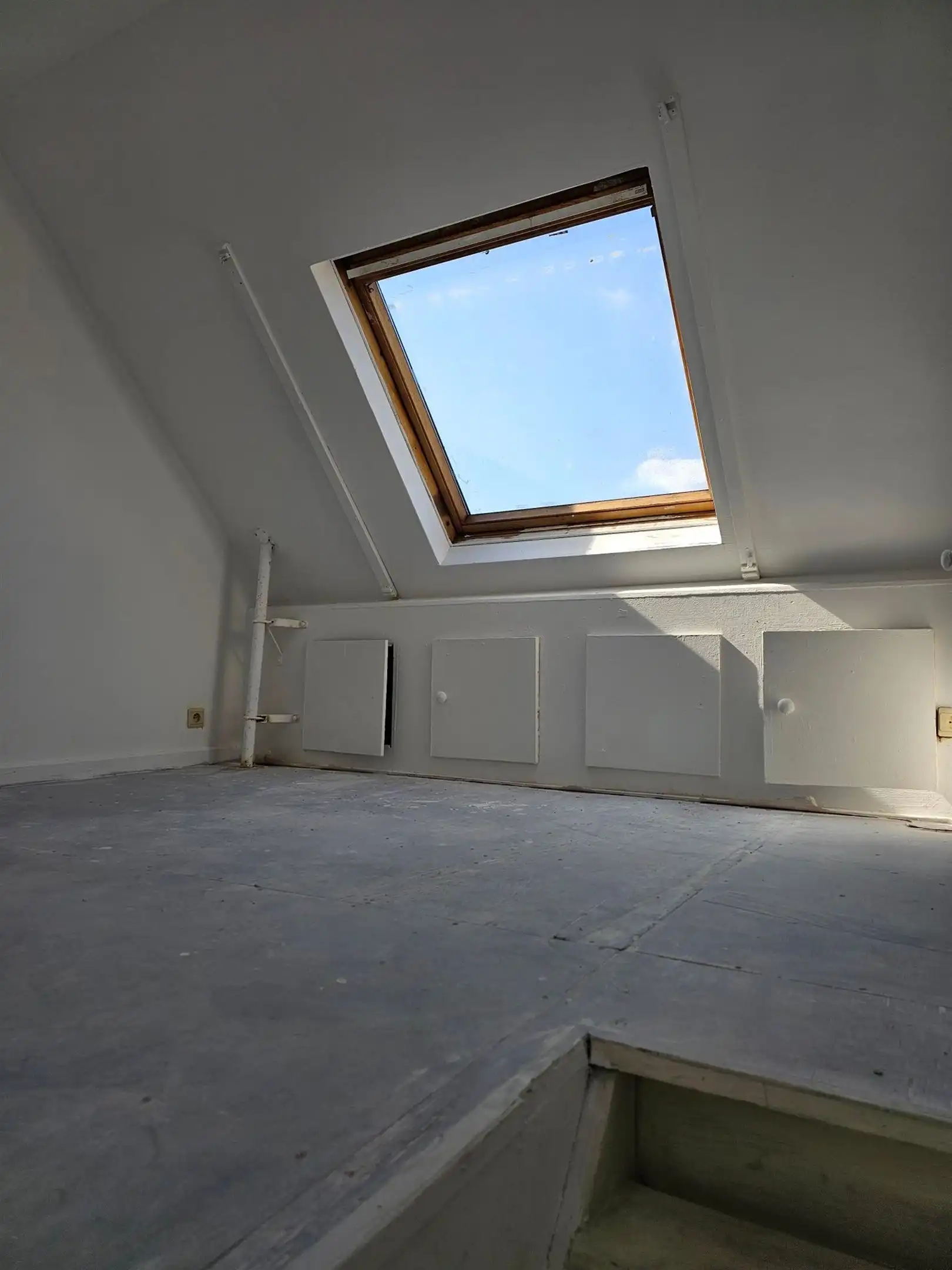 Centraal gelegen, op te frissen rijwoning met 4 slaapkamers. foto 13