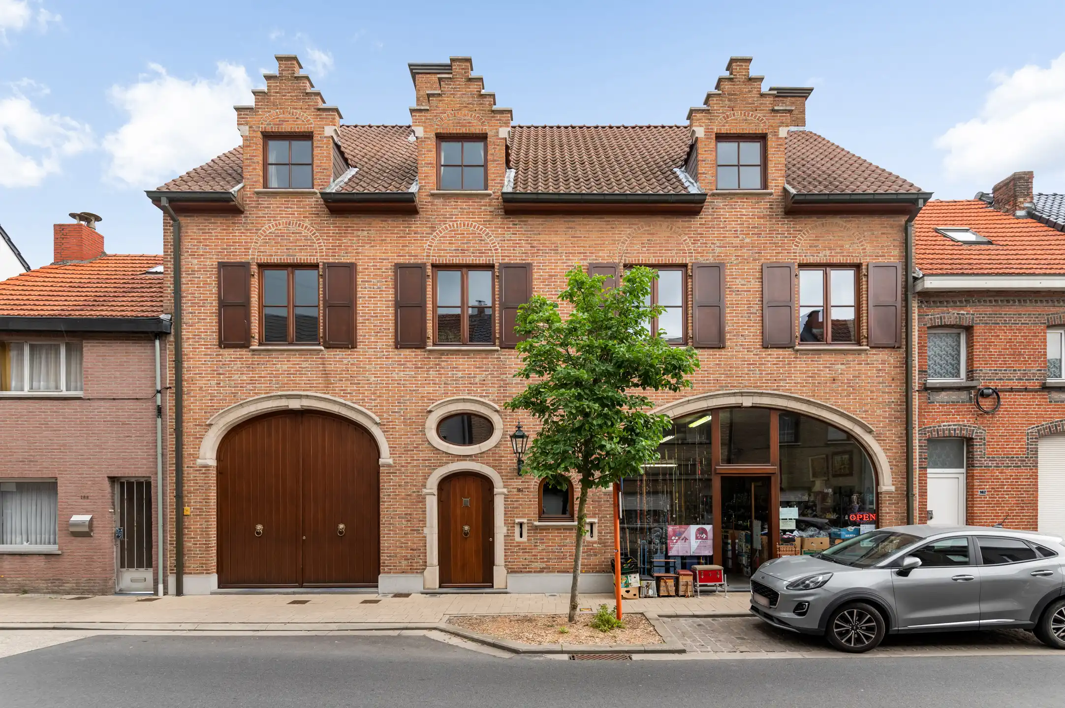 Uniek handelspand met woonst te Boom foto {{pictureIndex}}