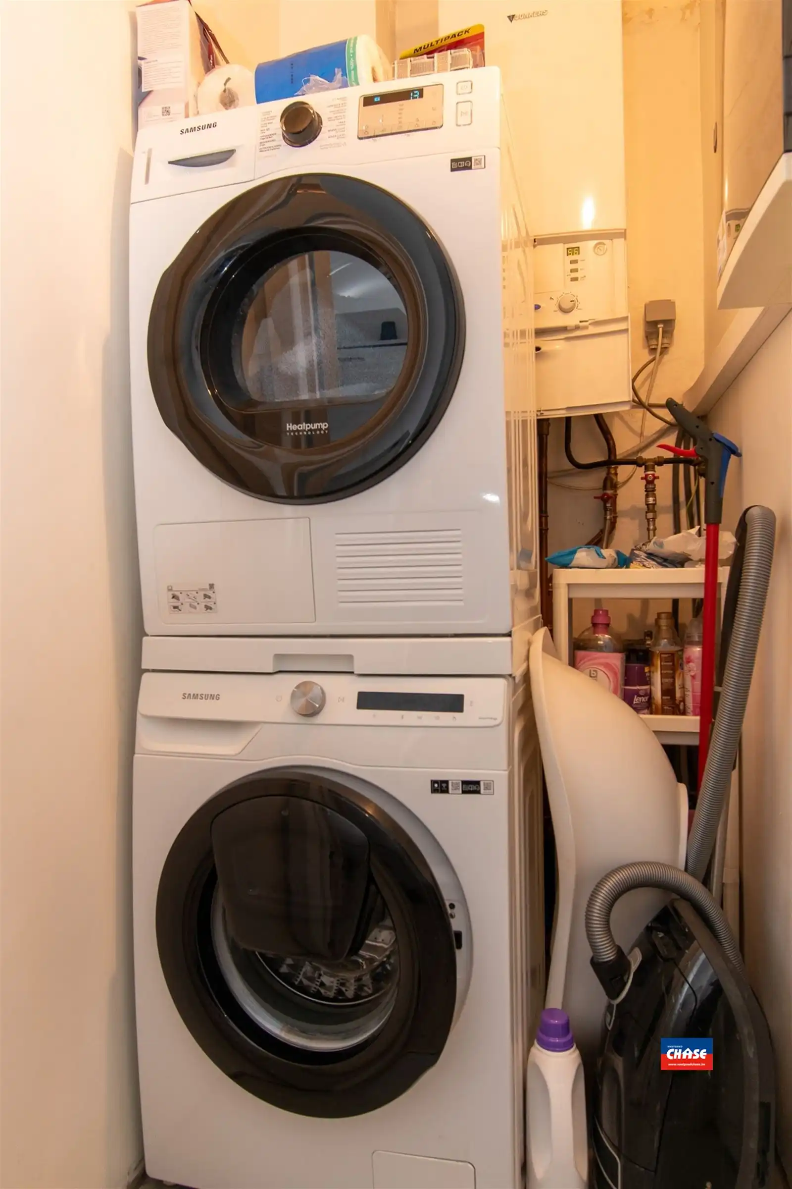 Gerenoveerd appartement met twee ruime slaapkamers en terras foto 4