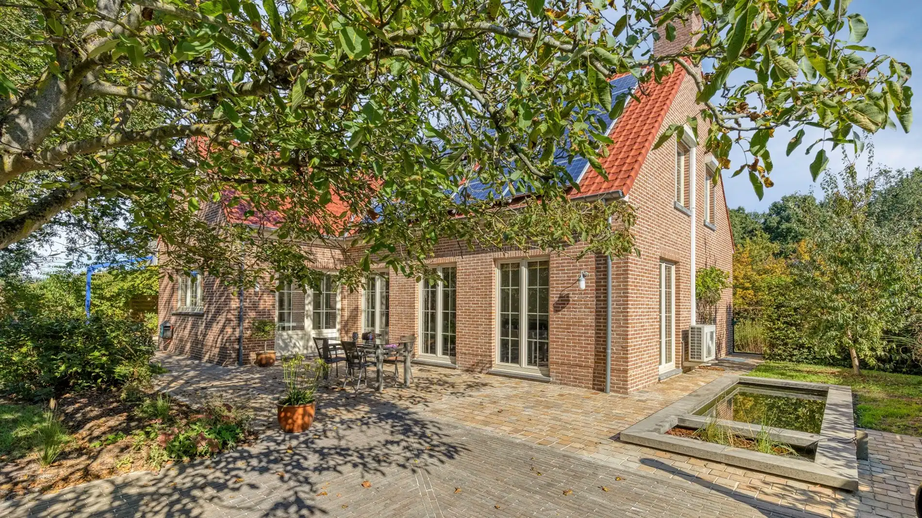Ruime gezinswoning met 5 kamers, bureau en zuid gerichte tuin in rustige woonomgeving te Tremelo foto 2