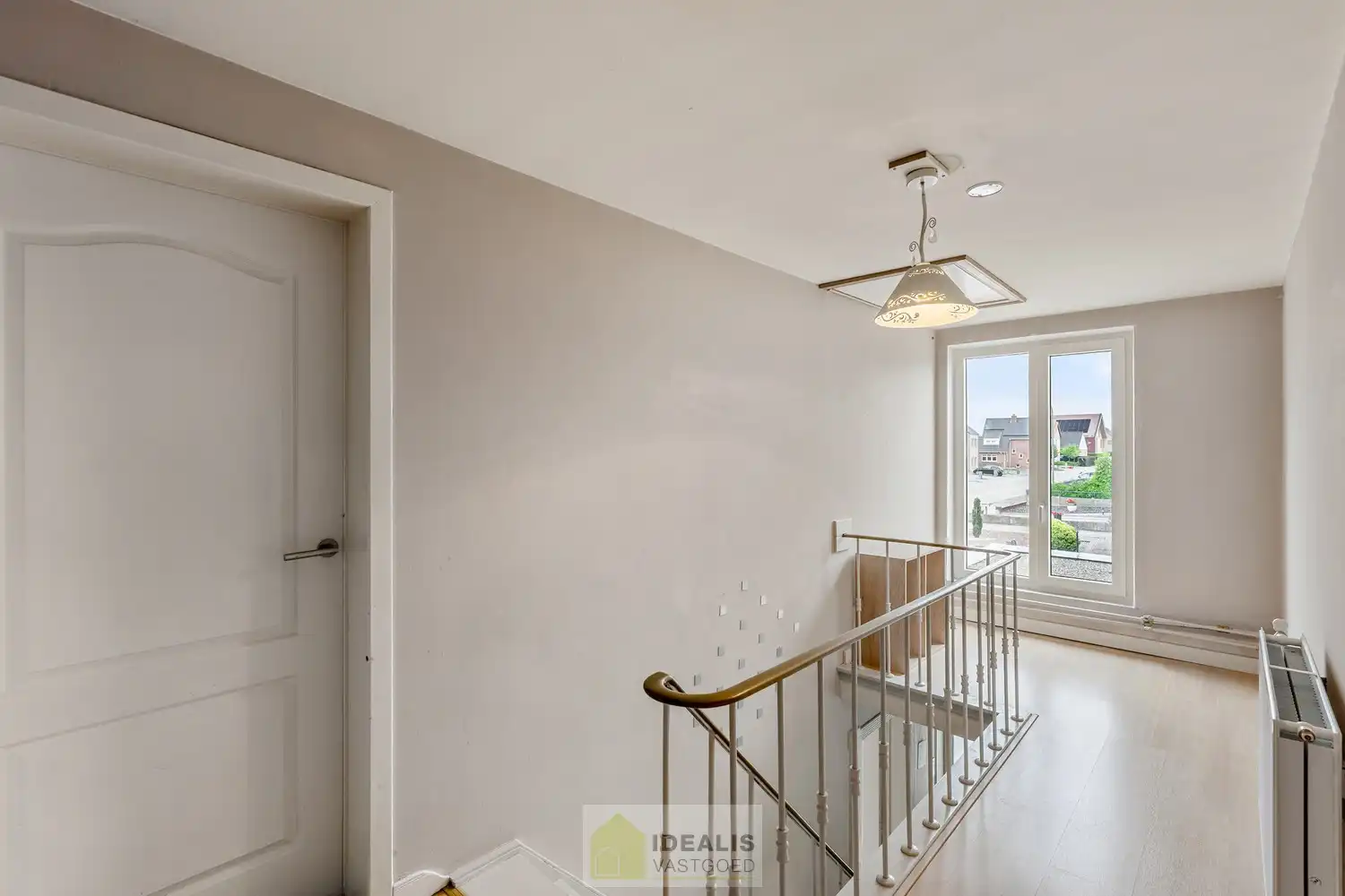 CHARMANTE EN GOED ONDERHOUDEN WONING MET 2 SLAAPKAMERS, 2 BADKAMERS, KNAP UITGERUSTE KEUKEN EN LICHTRIJKE WOONKAMER OP EEN HEERLIJK PERCEEL MET GROEN VERGEZICHT! foto 18