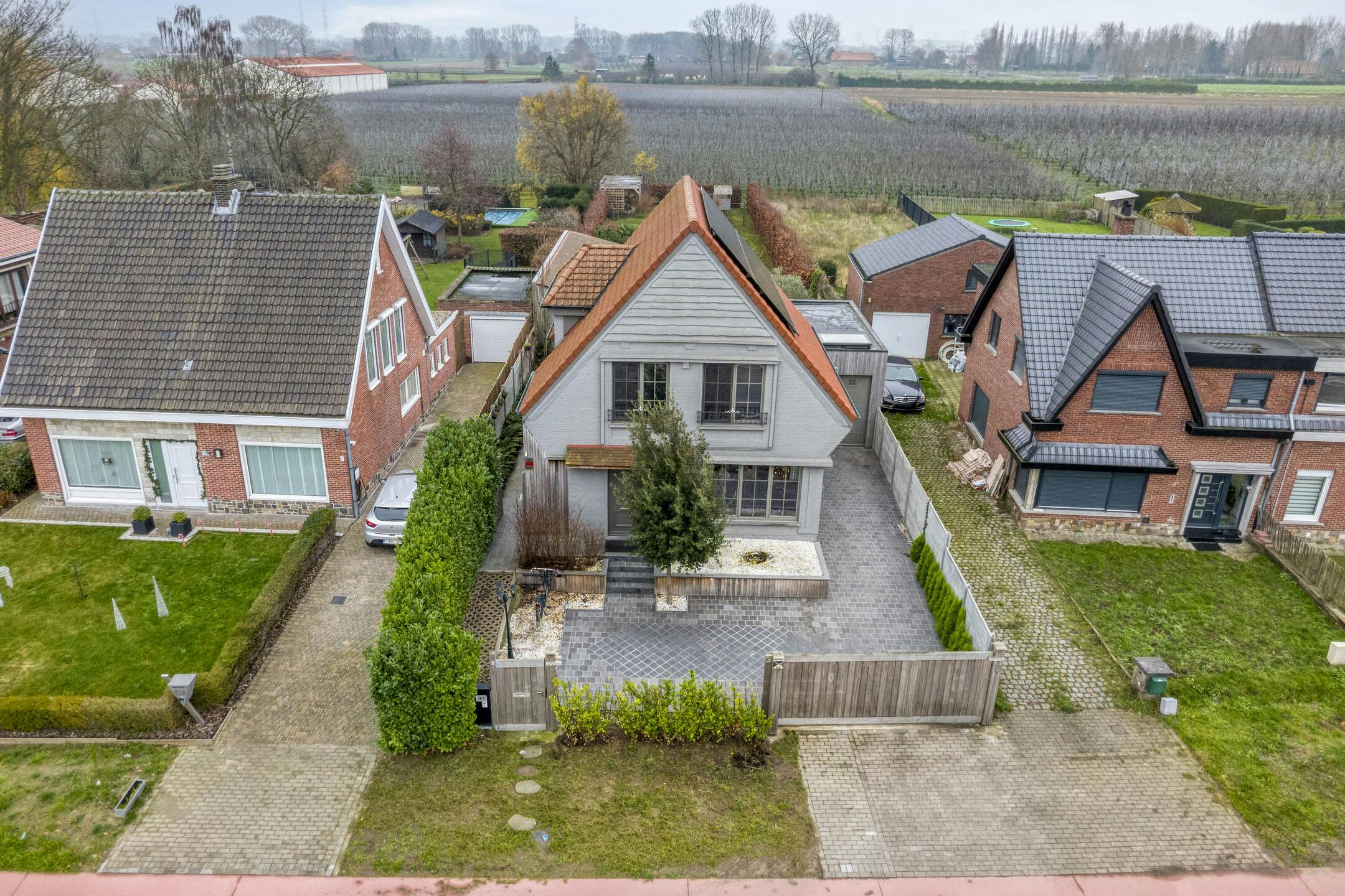 Gerenoveerd vrijstaand huis met zwembad, poolhouse en tuin foto 41