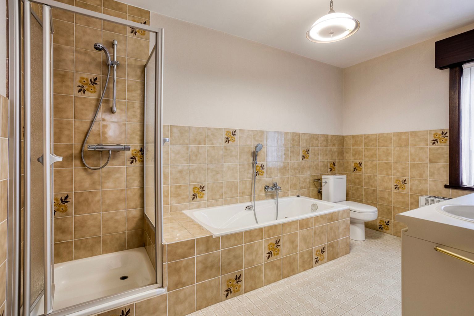 Uitstekend onderhouden driegevelwoning op topligging foto 14