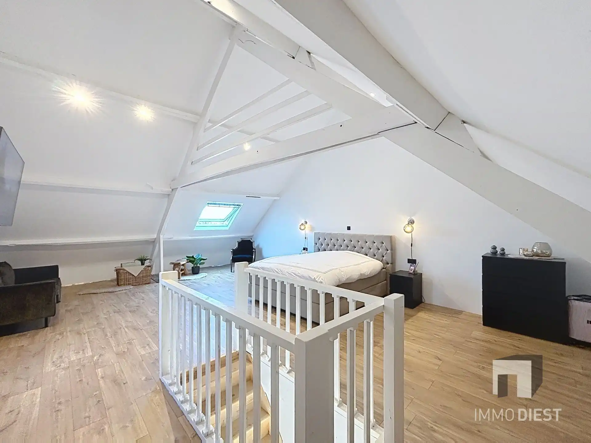 Trendy - volledig gerenoveerde woning met 3 slaapk en 2 badkamers foto 29