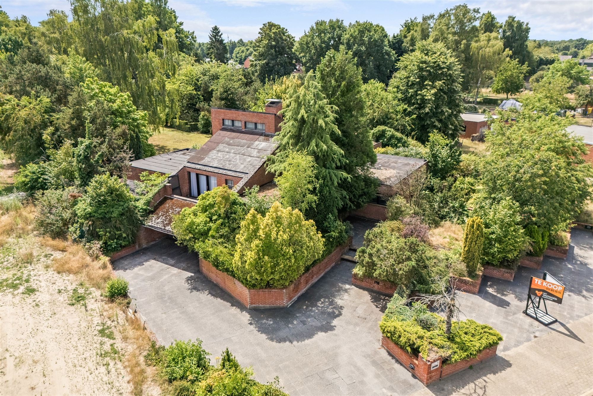 ZEER RUIME EN KARAKTERVOLLE WONING GELEGEN OP EEN BREED, UITGESTREKT EN ZUIDELIJK GEORIËNTEERD PERCEEL VAN 36A20CA TE BALEN (HULSEN) foto 2
