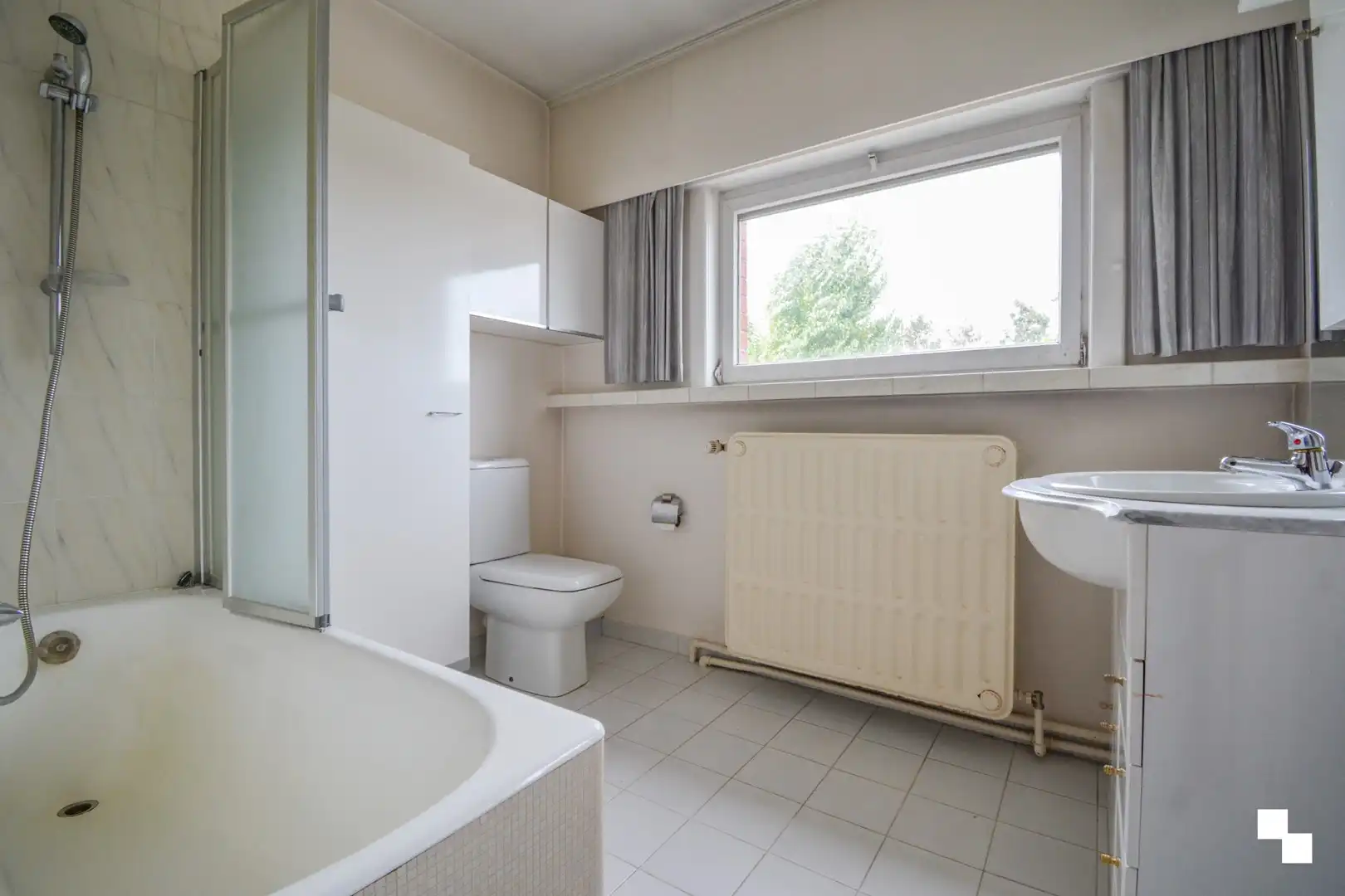 Verrassend ruime eengezinswoning met 5 slp te Roeselare foto 14