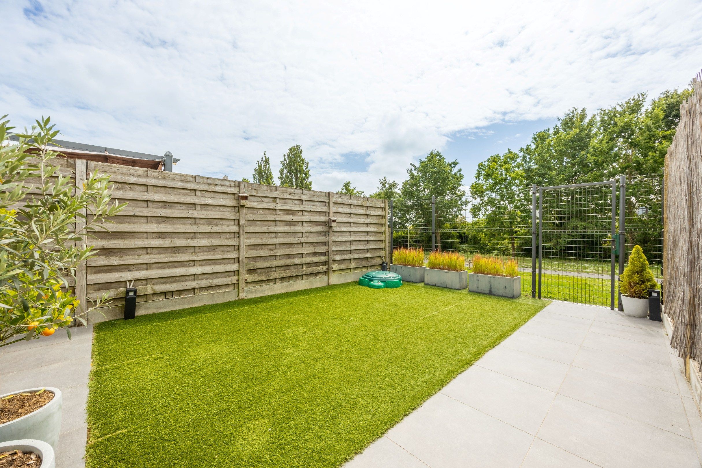 SUBLIEM GERENOVEERDE RIJWONING MET UITWEG foto 8