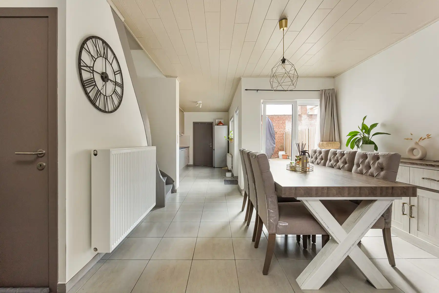 Gezinswoning met 3 slaapkamers en stadskoer met toegangspoort, gelegen binnen de ring van Turnhout. foto 4