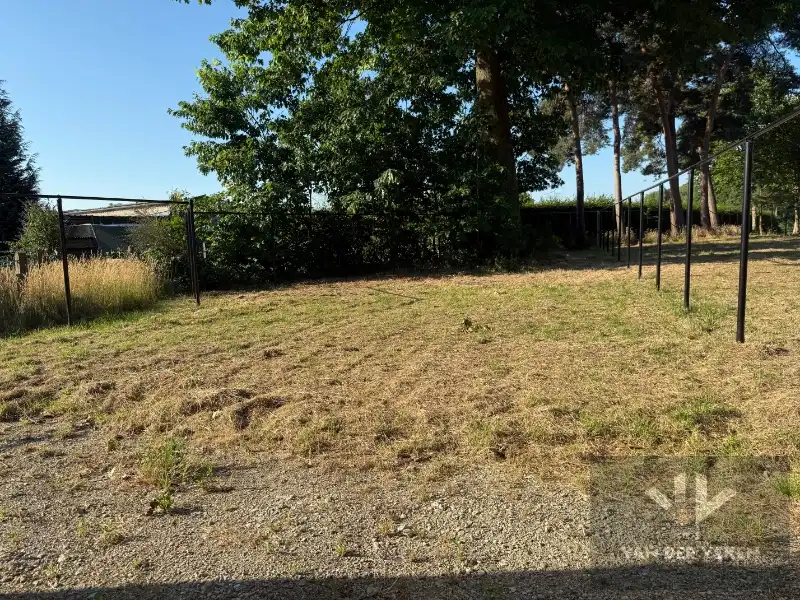 Ruime en volledig afgewerkte half open BEN-woning met 3 slaapkamers te bewonderen in het gezellige Kermt foto 13