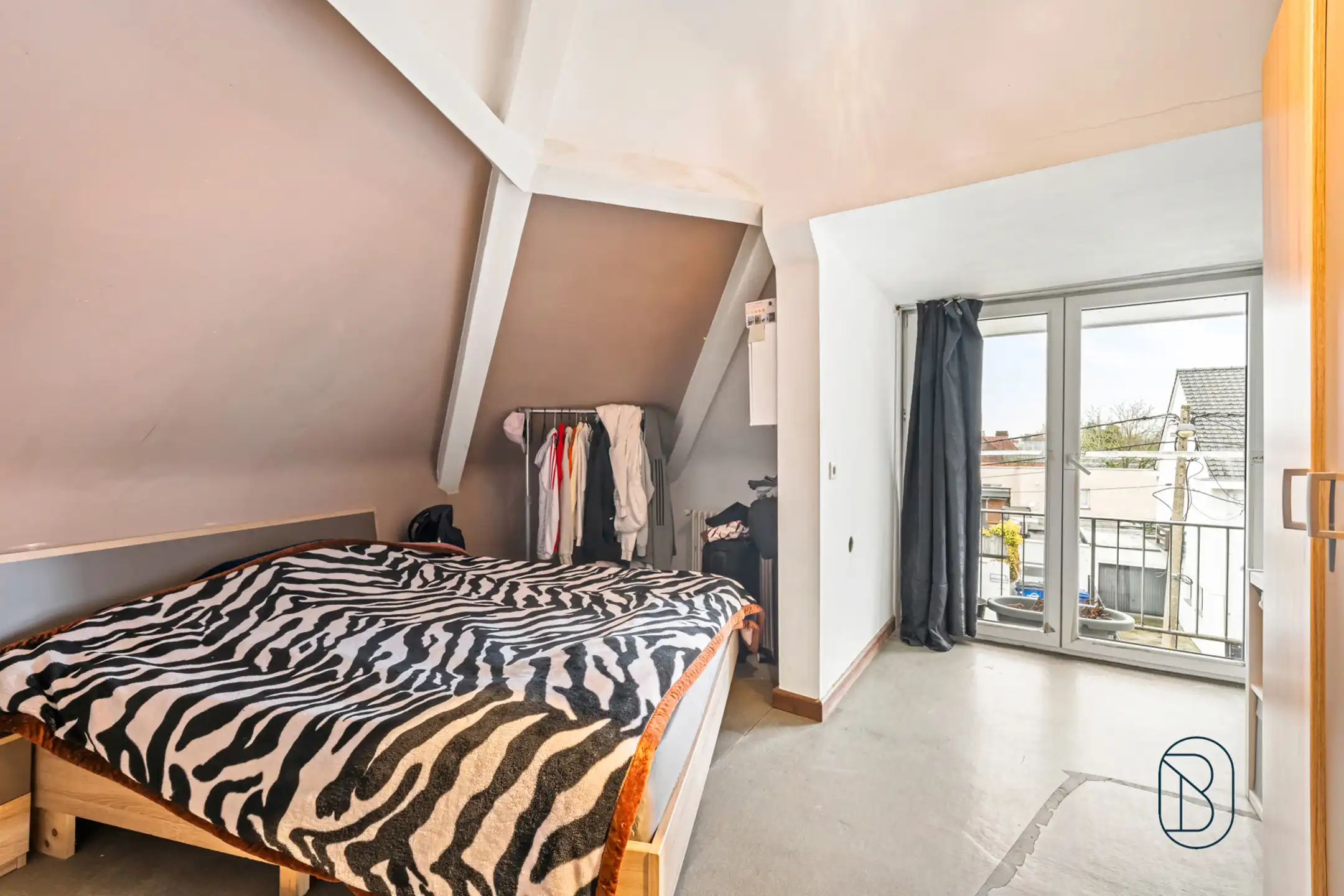 Topgelegen opbrengsteigendom: 3 appartementen en 3 garages foto 9