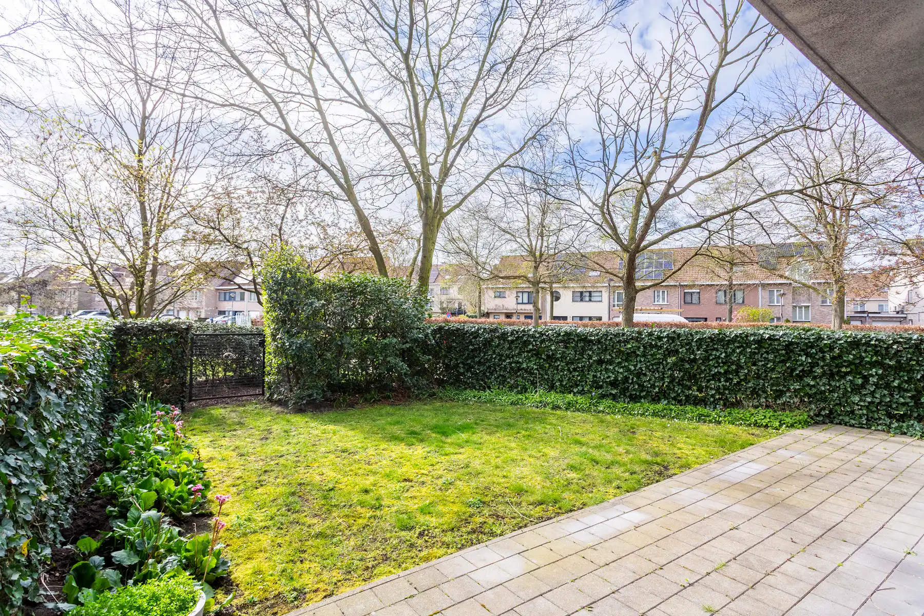 Instapklaar 3-slaapkamerappartement met tuin te Berchem foto 4