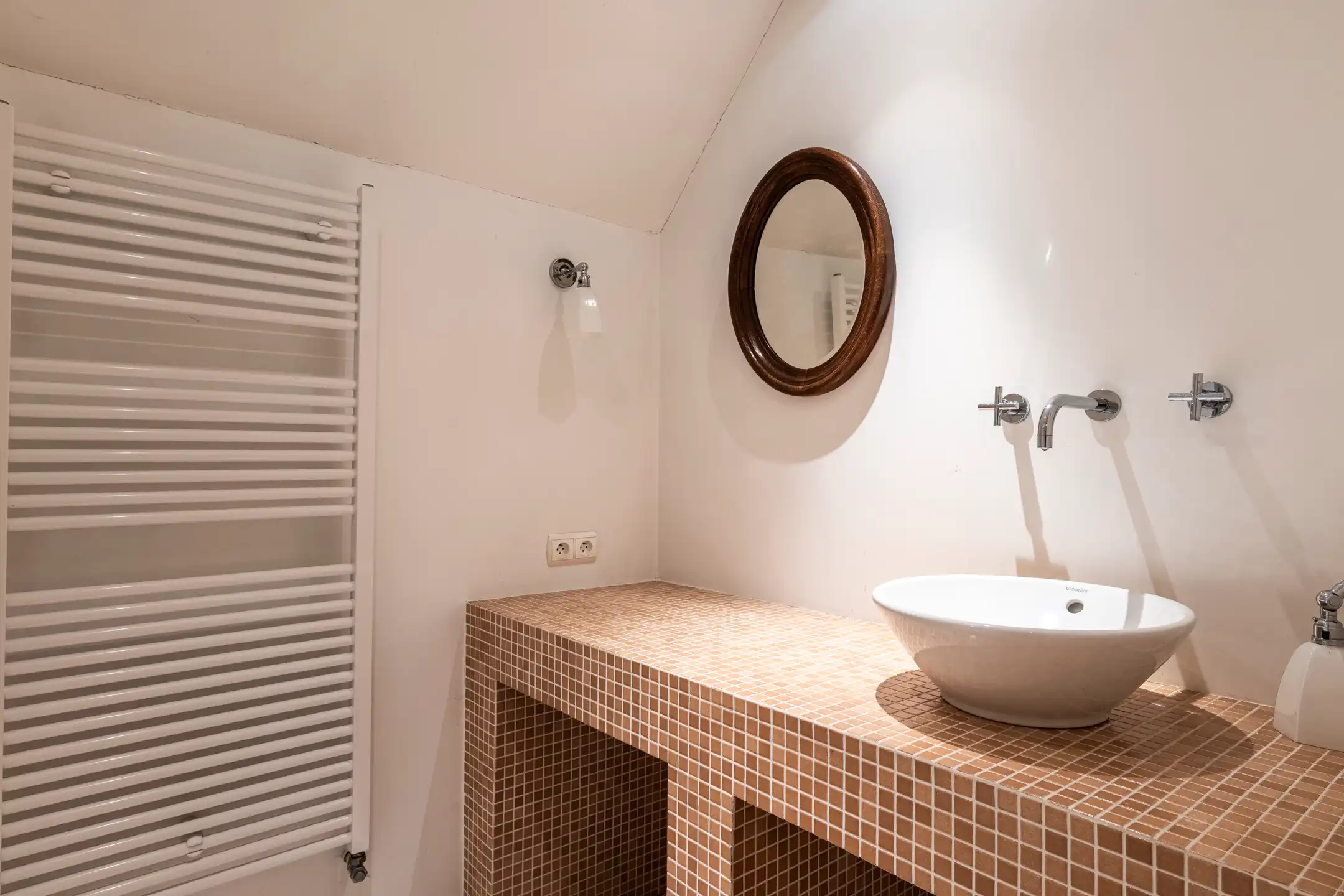 Villa met binnenzwembad en conciërgerie op riant perceel foto 22