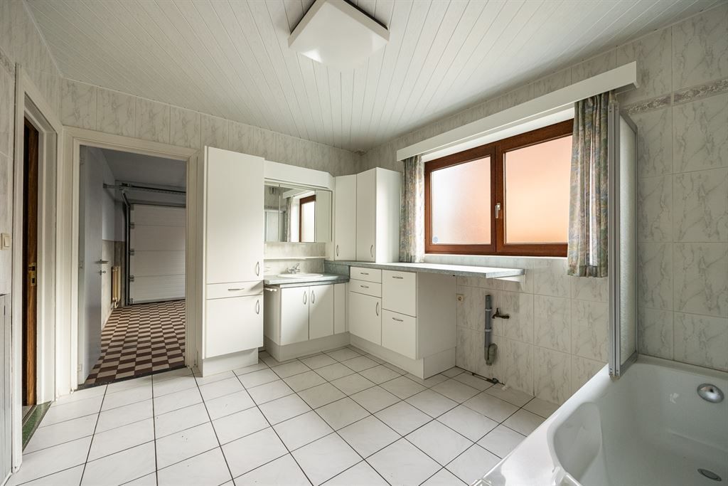 Karaktervolle woning met veel potentieel foto 15